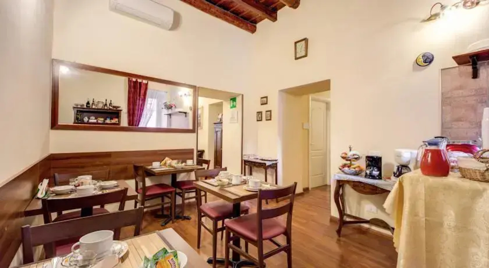 The Colony Beach & Tennis Resort