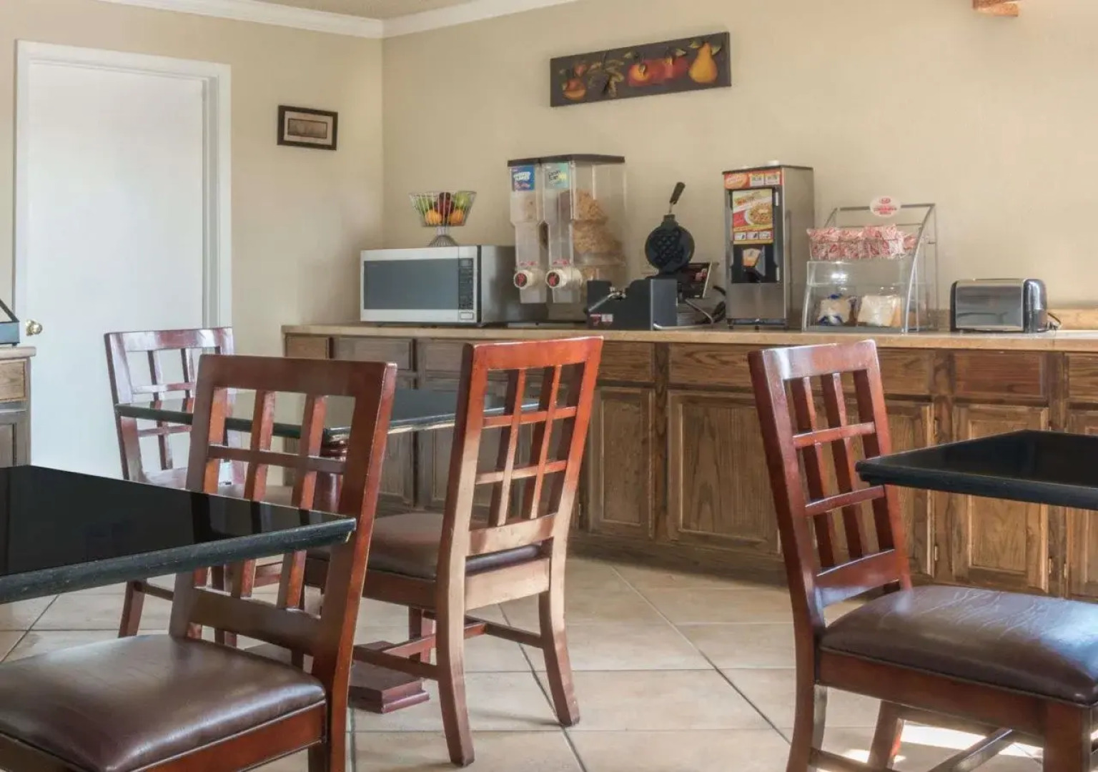 Hill Country Inn & Suites