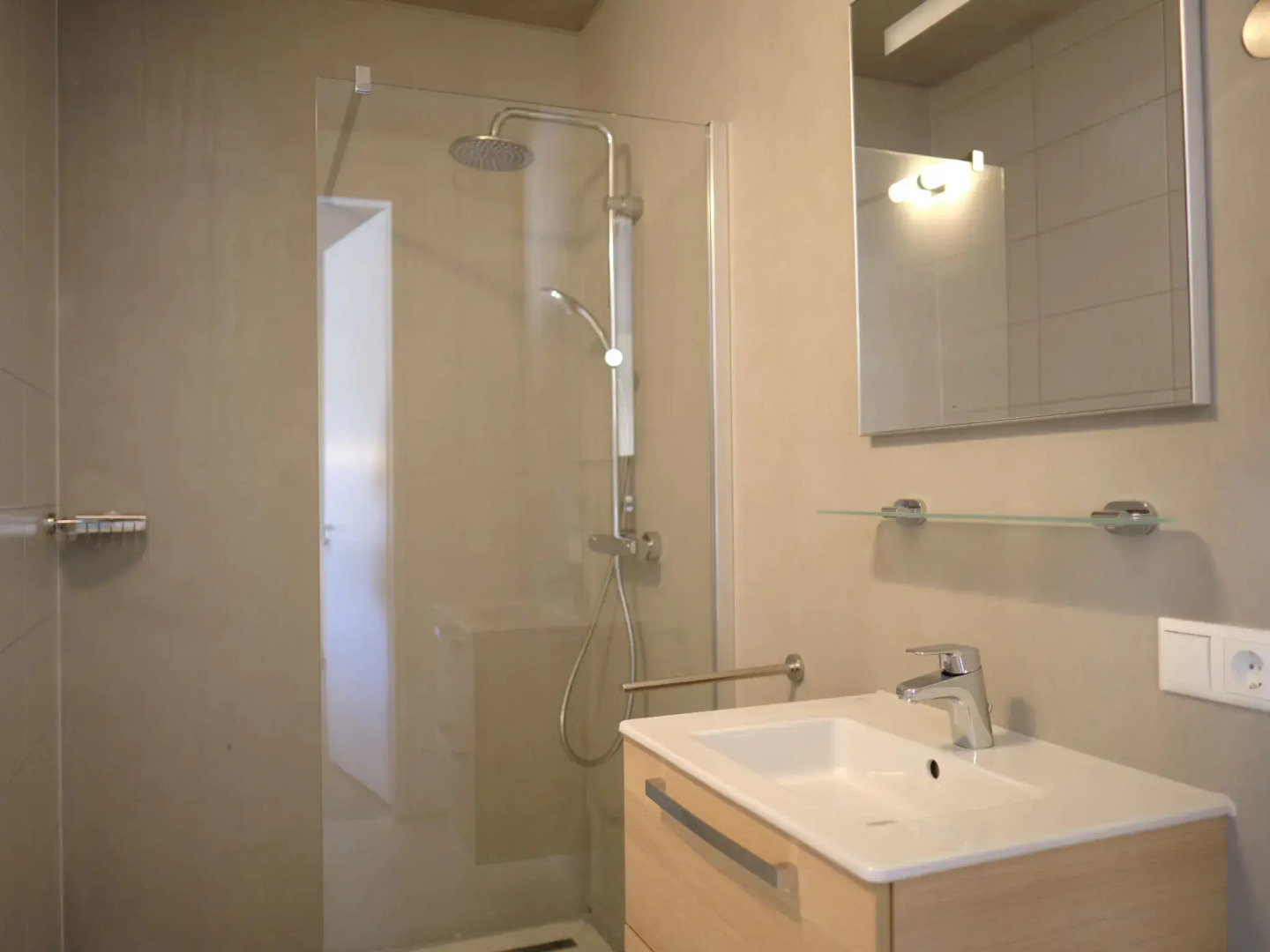 Special Hillside Lodge, Near Maastricht