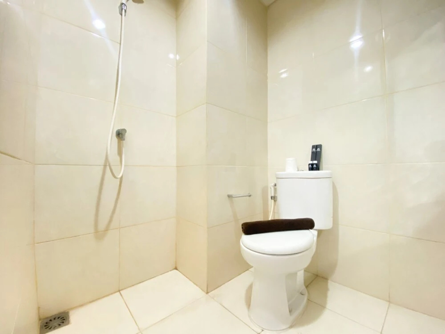 Comfort And Homey Studio Room (No Kitchen) Elvis Tower Apartment