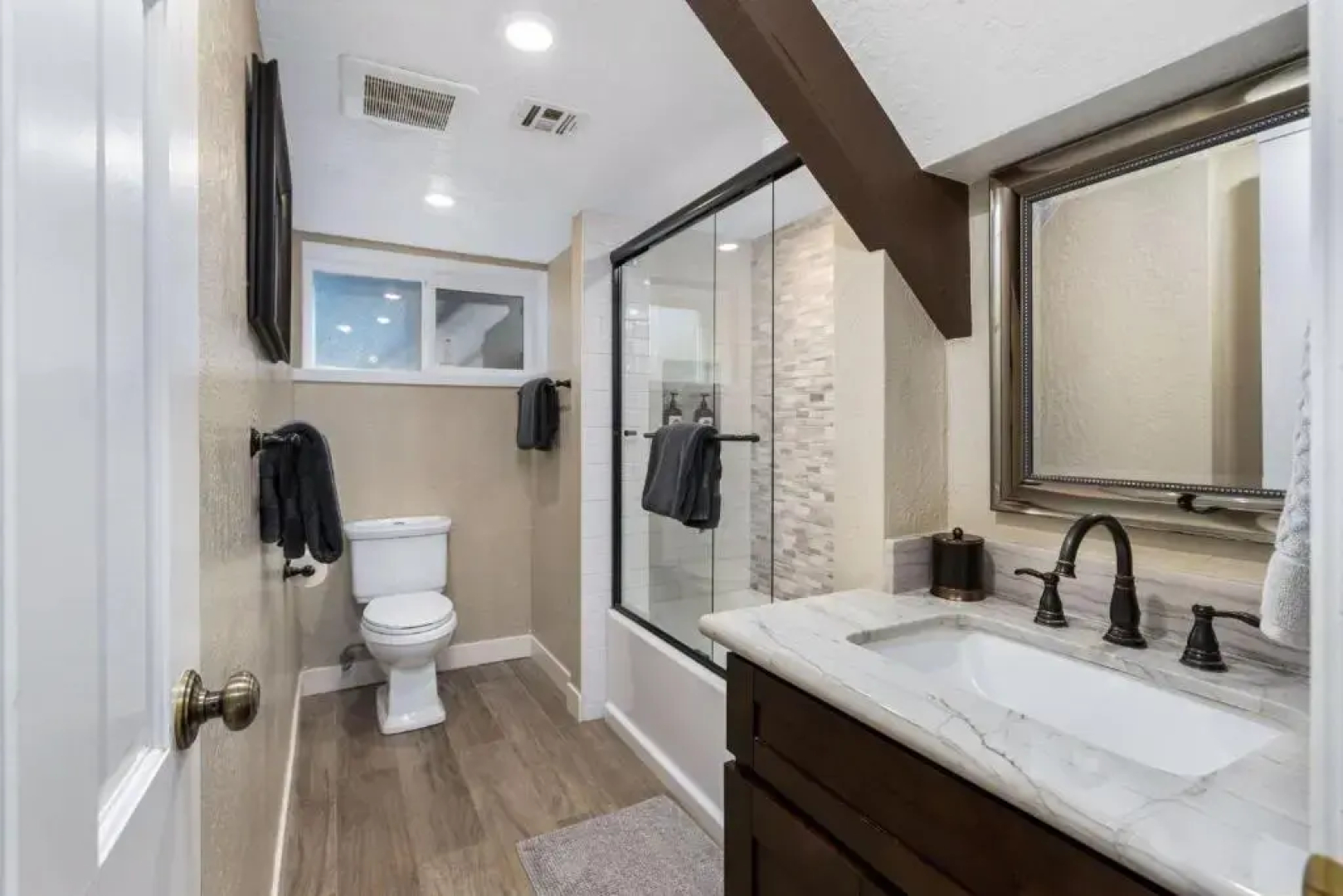 Spectacular Lake View, Luxe 3 Level Home, 1750 sqft, AC, Dogs, Walk to Village