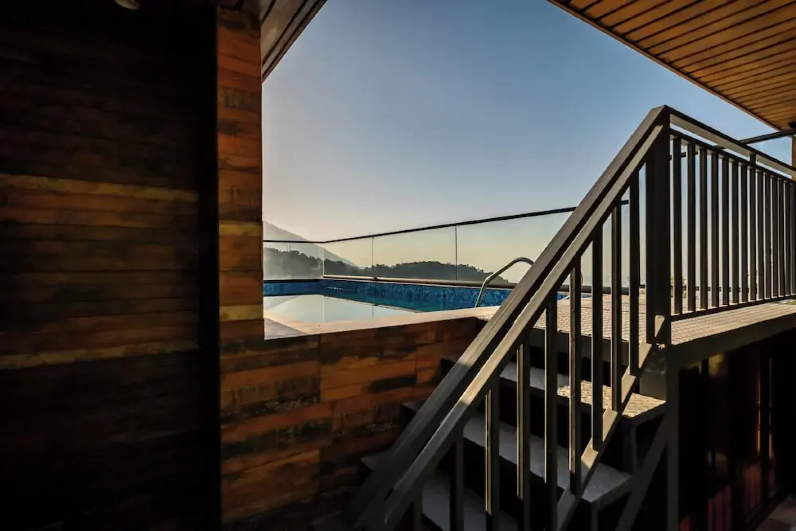 Alivaa Hotel, McLeodganj With Best Dhauladhar View & Infinity Pool Sky Garden