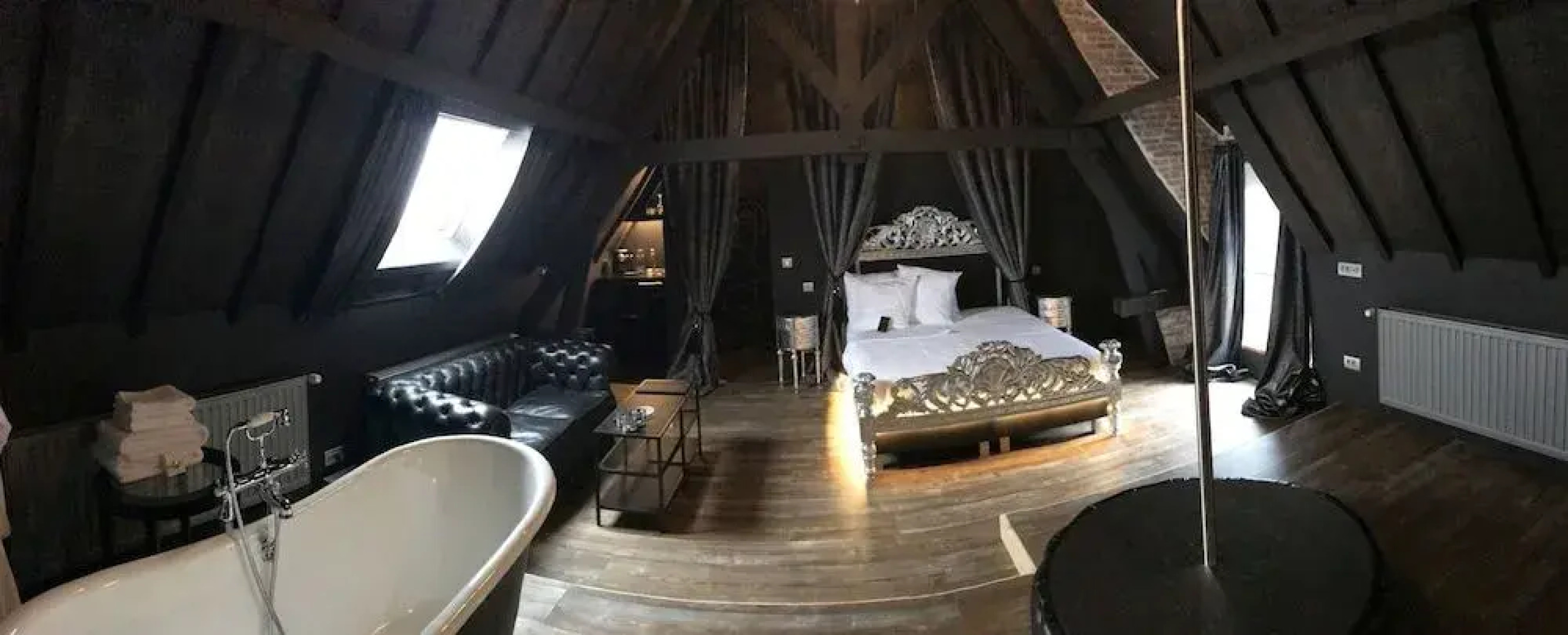 Love Hotel Domaine 10