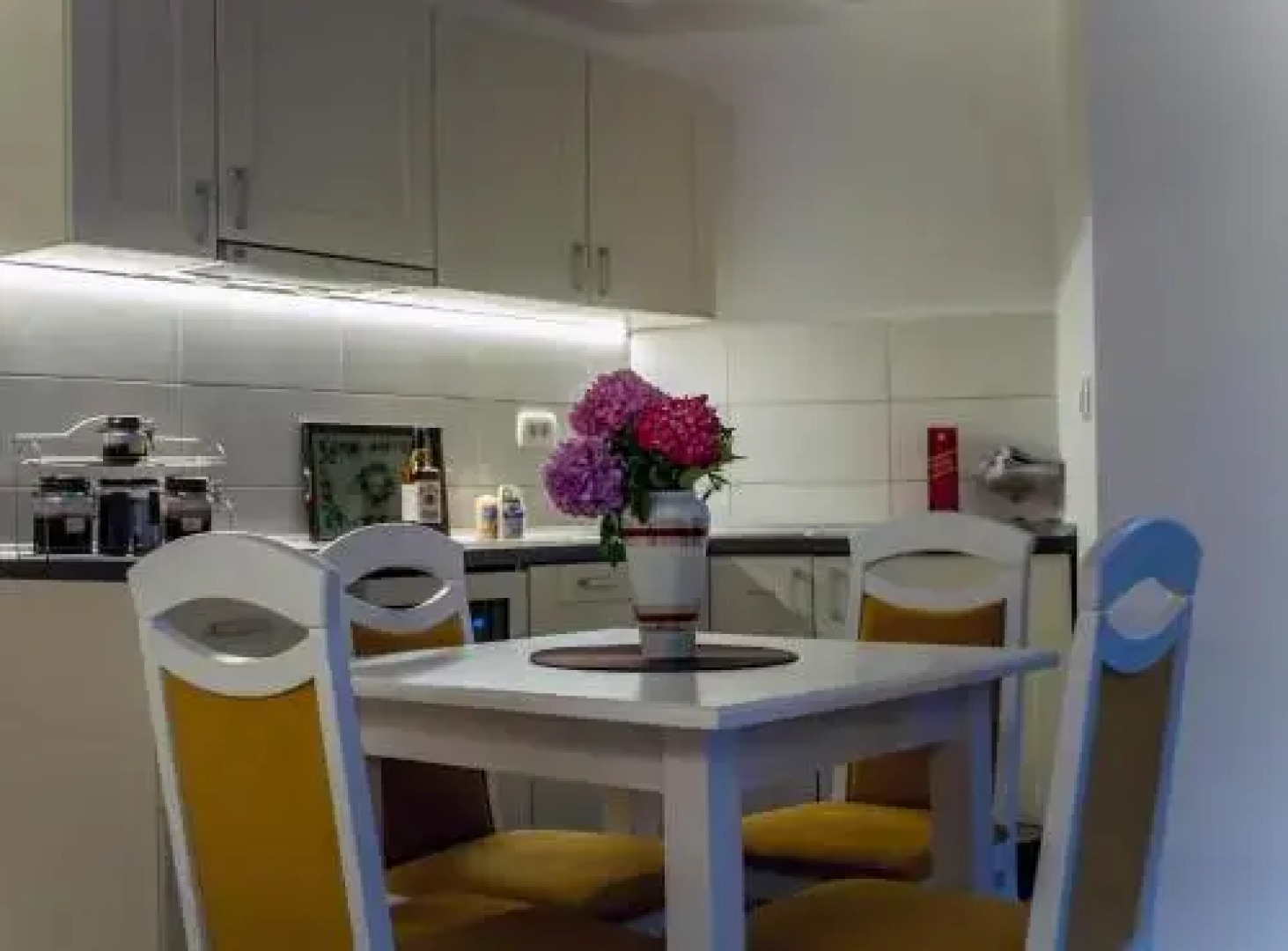 Sunny Port Apartment & Rooms