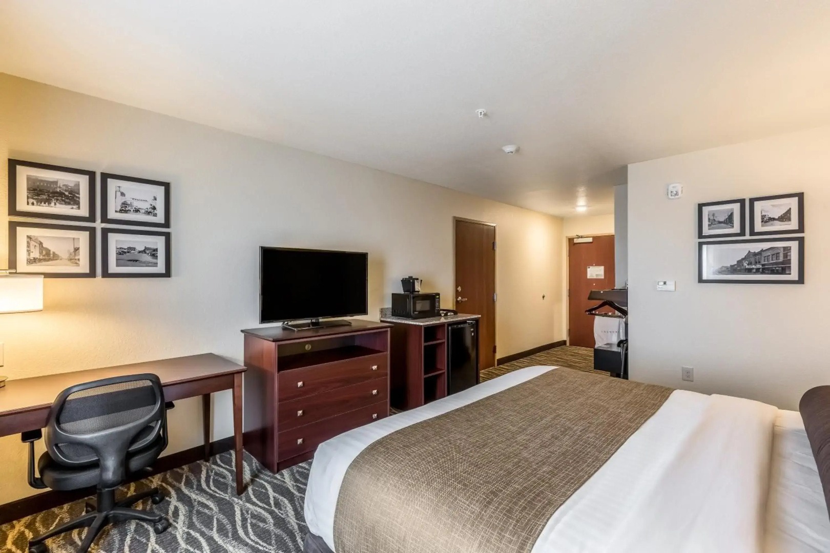 Cobblestone Hotel & Suites – Stevens Point