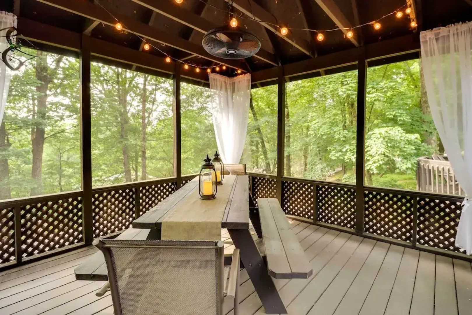 Outdoor Theater, Deck & Fire Pit: Poconos Retreat