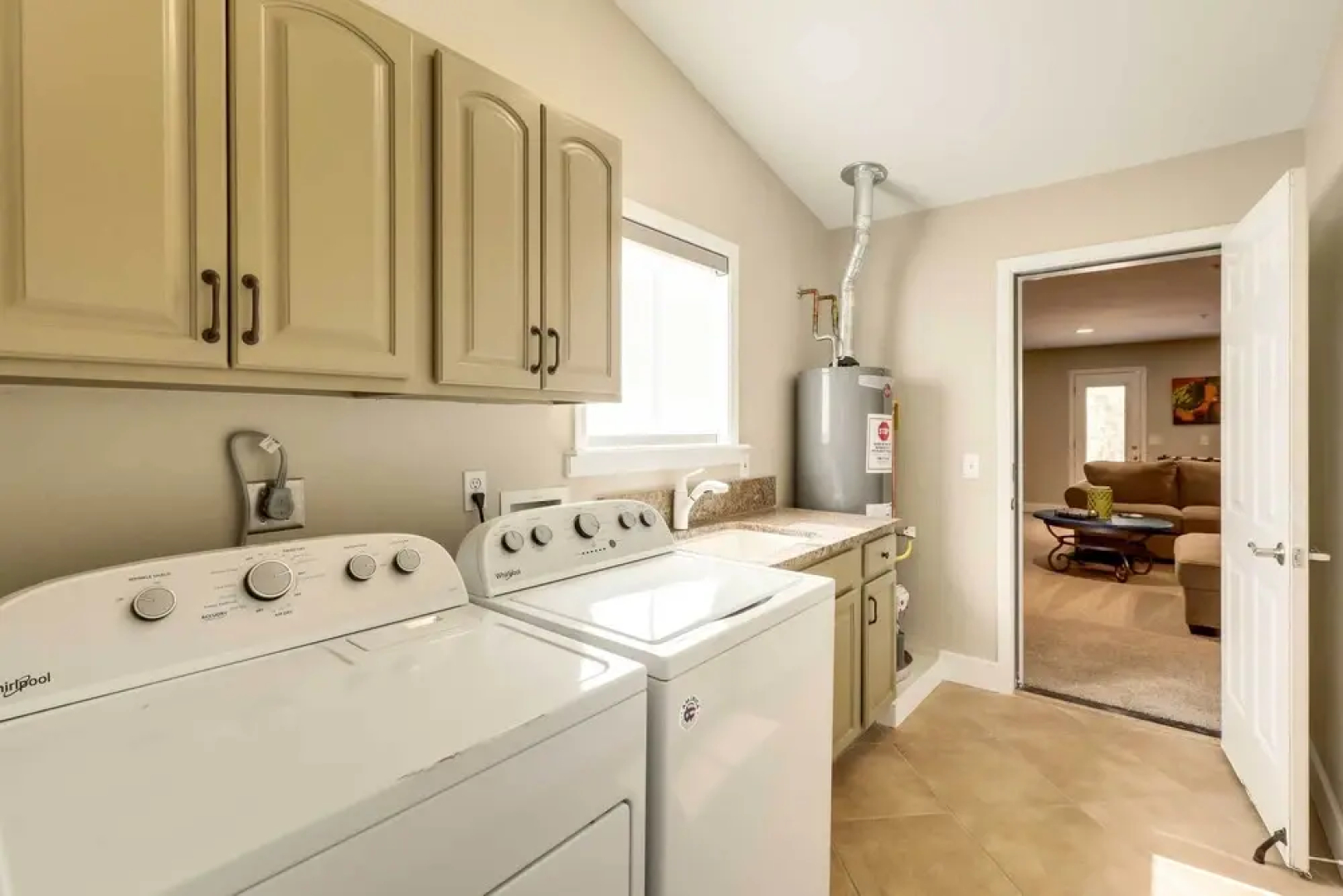 Deck & Indoor Pickleball Court: West Sedona Home!