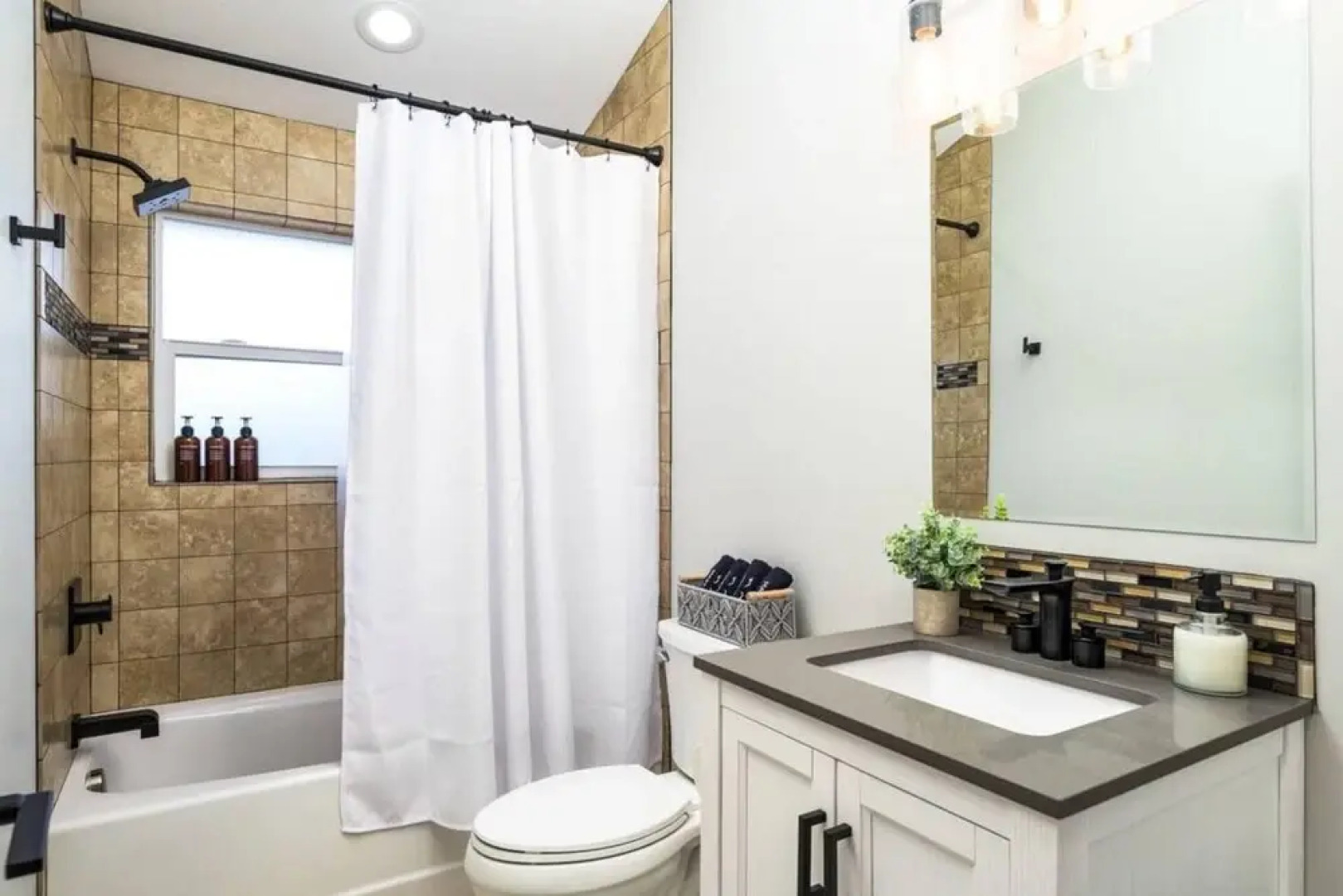 Mountain view Home Spacious Hot Tub Accessible