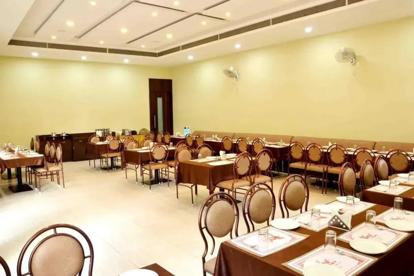 OYO 1535 Hotel Bee Town