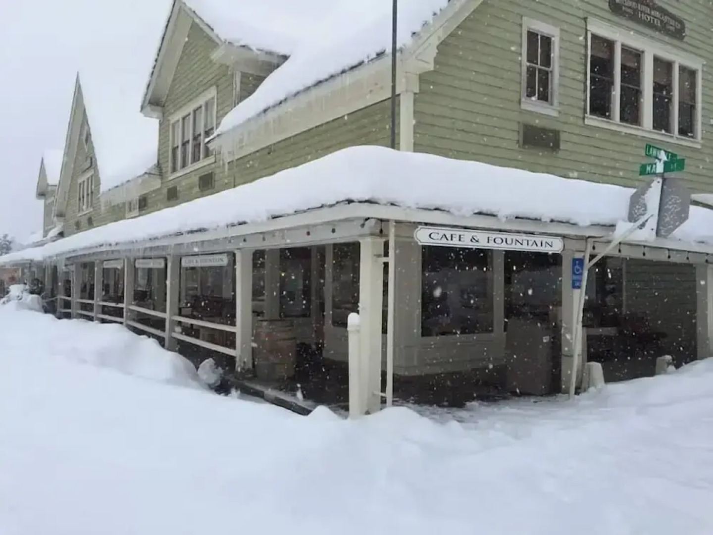 Mccloud Mercantile Hotel