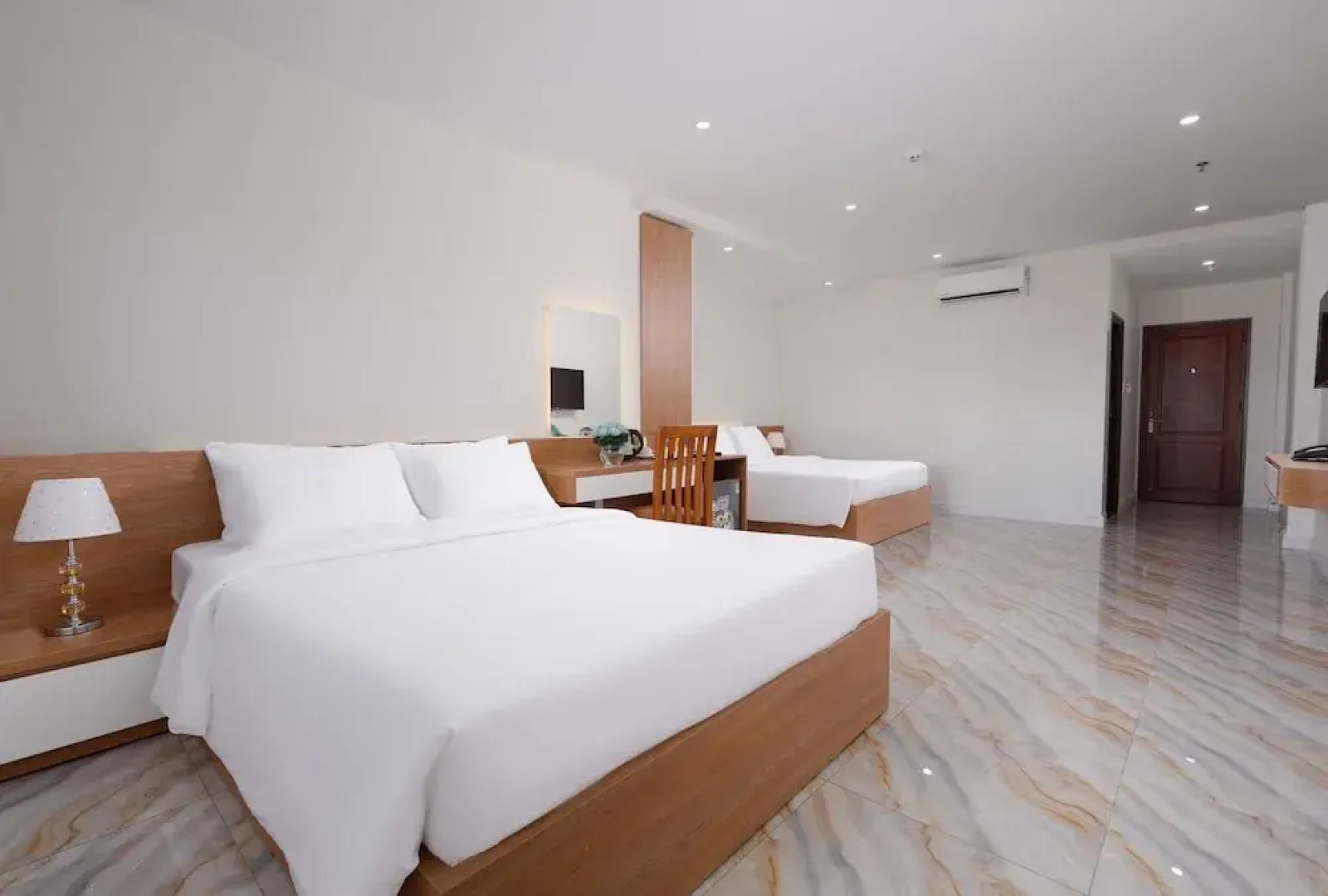 Đông Phương Hotel & Restaurant