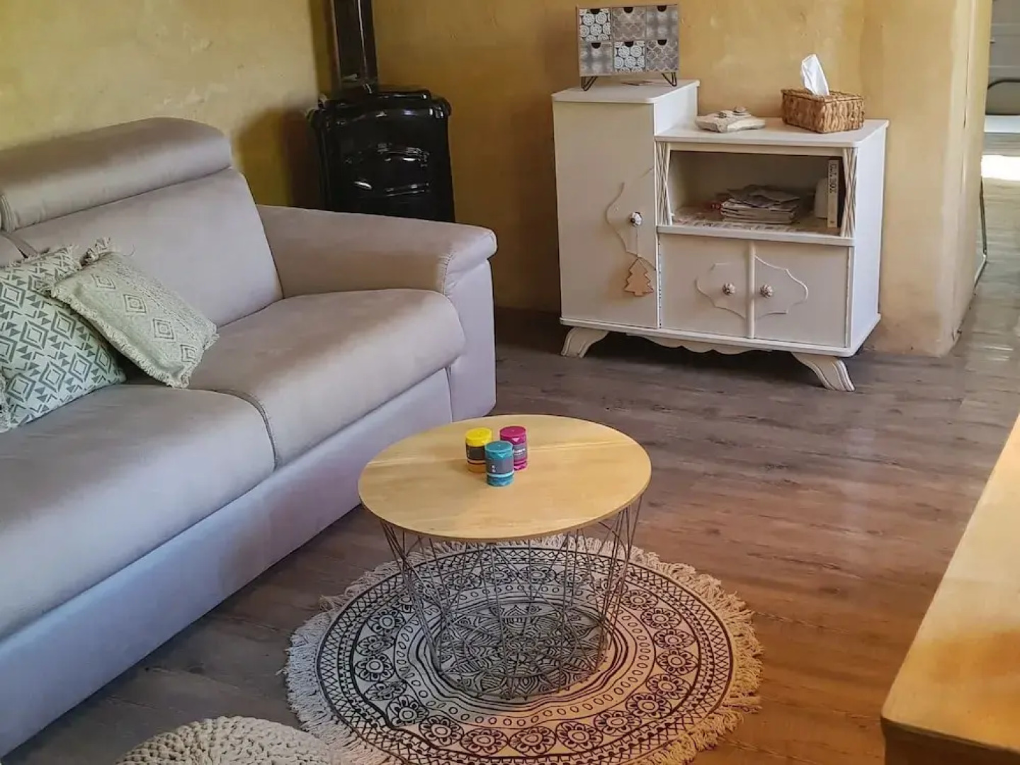 Charming Cottage With Pool and Beautiful Garden, 1 km From Faucon