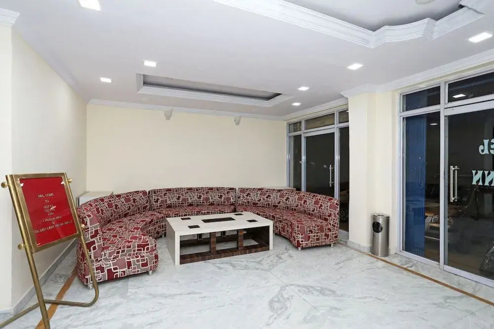 OYO 10413 Hotel Royal Plaza