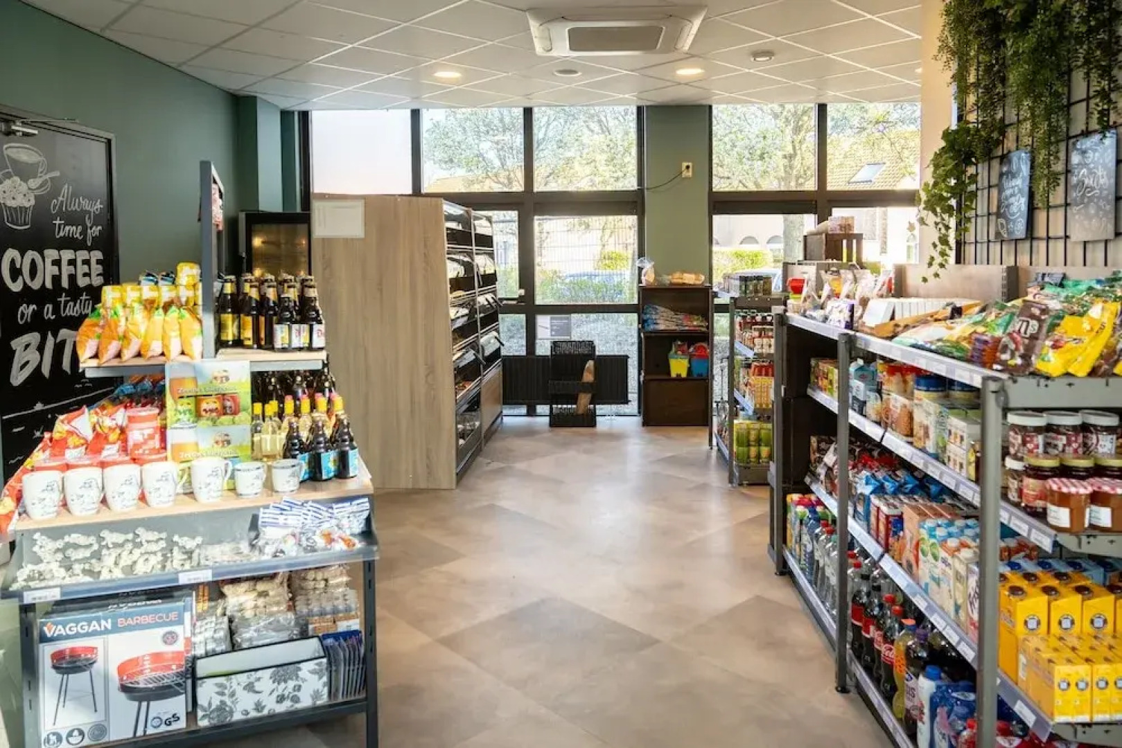 Restyled Bungalow With 2 Bathrooms, Near the Beach