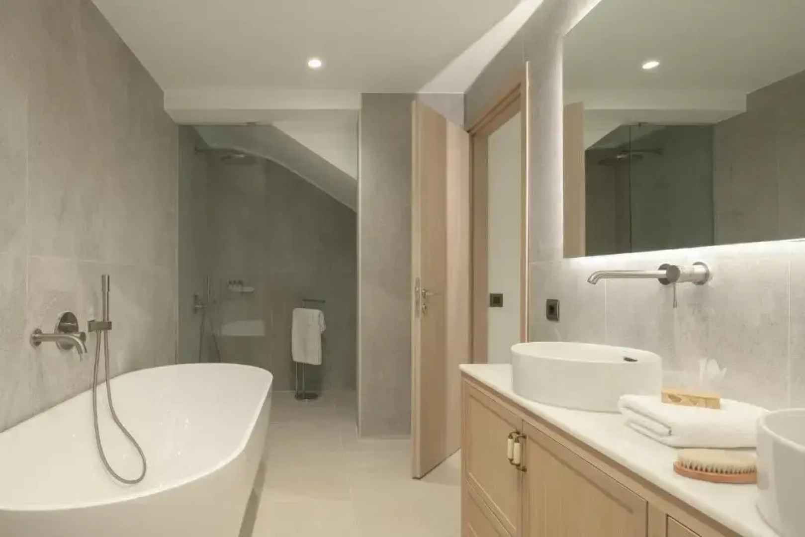 ViveVerde Villa, featuring 3 Pools - Walking distance to Beach & Shops, By ThinkVilla