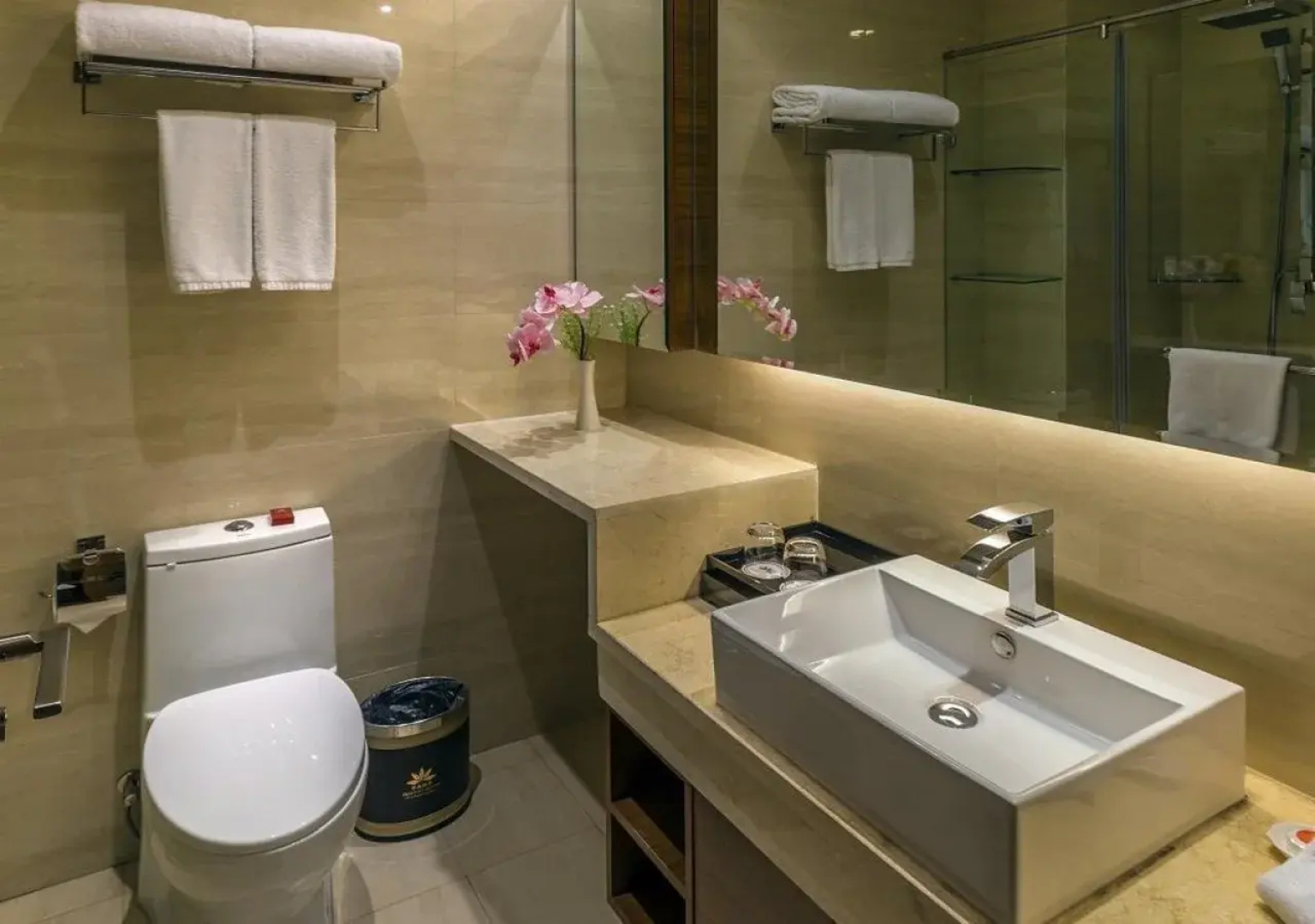 Peninsula Season Hotel Apartment
