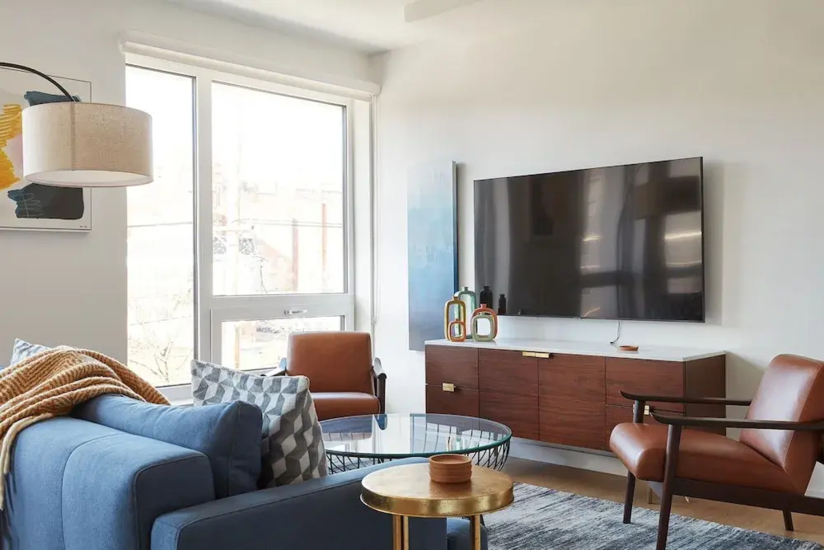 Stylish 2 BR w Roof Deck Access - Mins to NYC