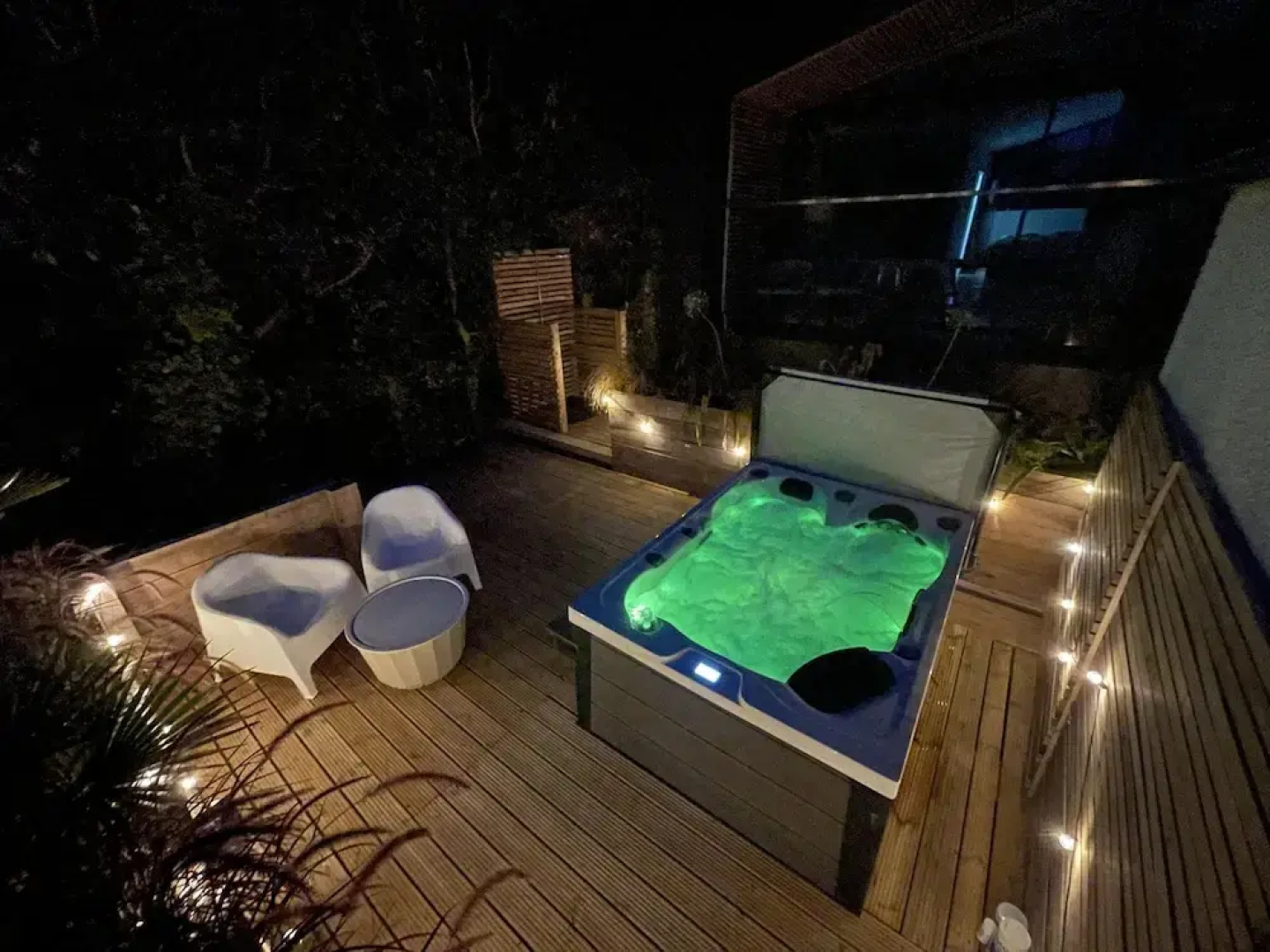 River View Guest House, Jacuzzi, Boat, Fire Hire