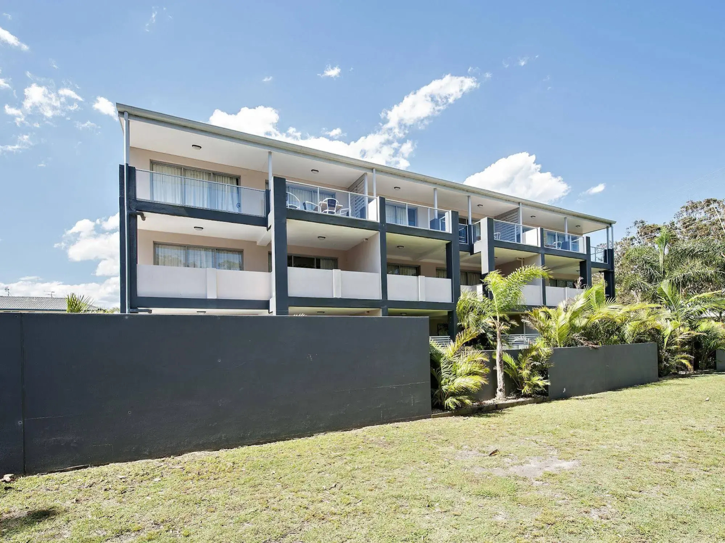 Shoal Bay Beachclub Apartments