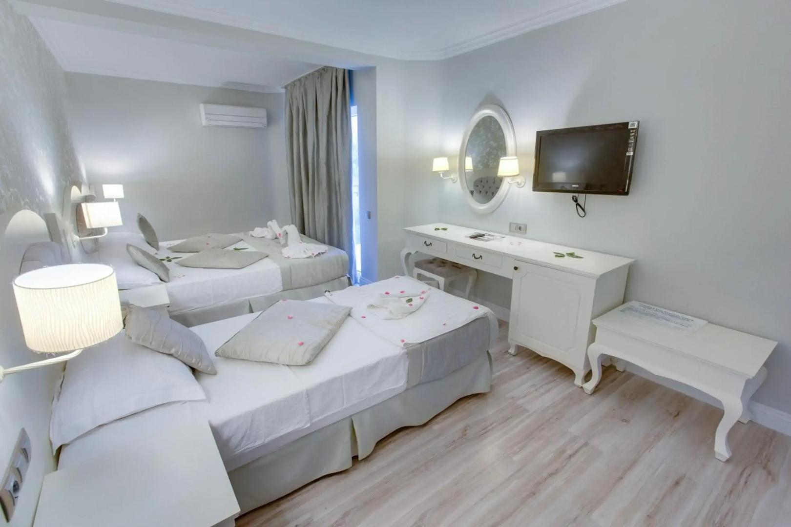 The PINEHILL Hotel & Suites