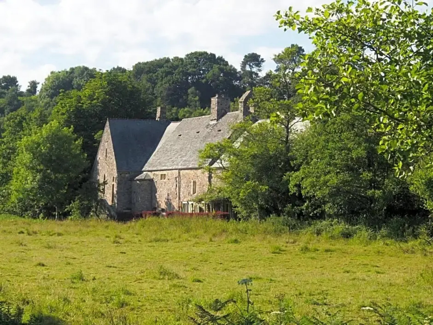 Prieure St Pierre de La Luthumiere