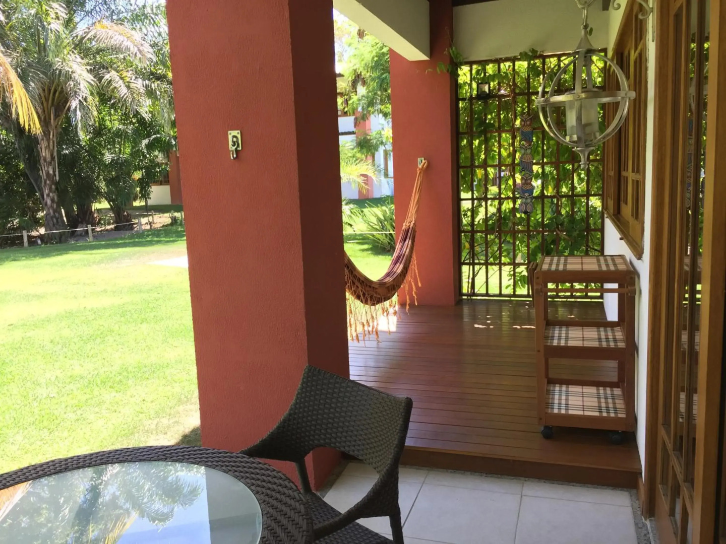 PRAIA DO FORTE ! Vilage de 80 m2 a 600 metros da vila