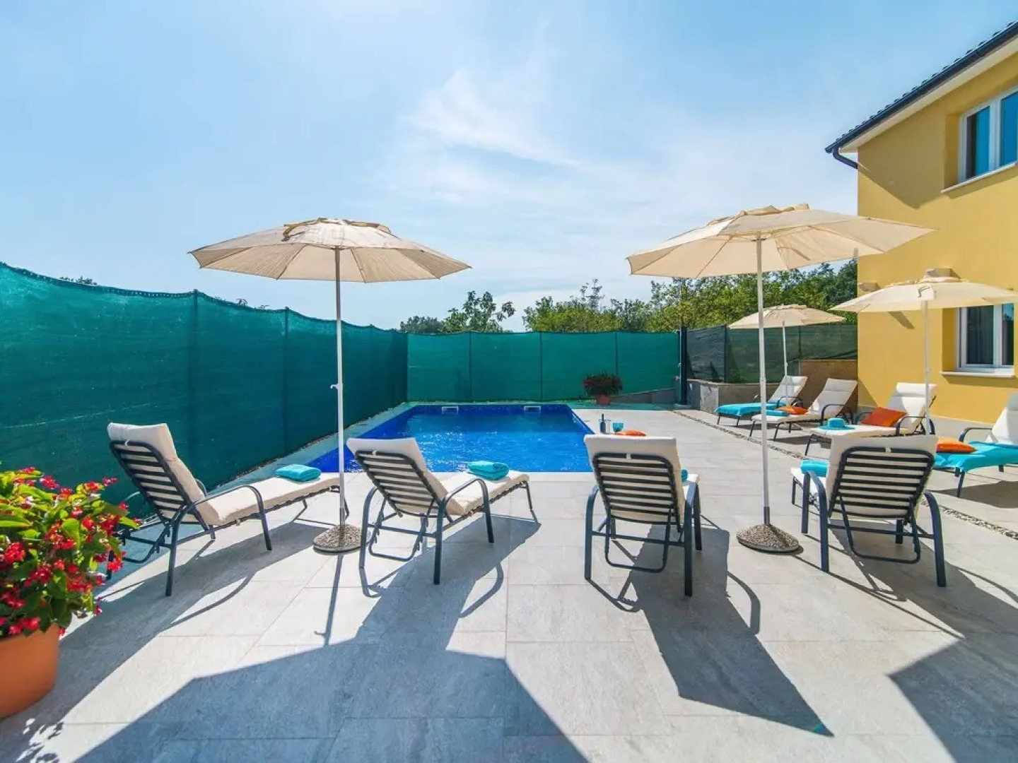 House With Private Pool For 10 People Surrounded By Vineyard In A Quiet Location