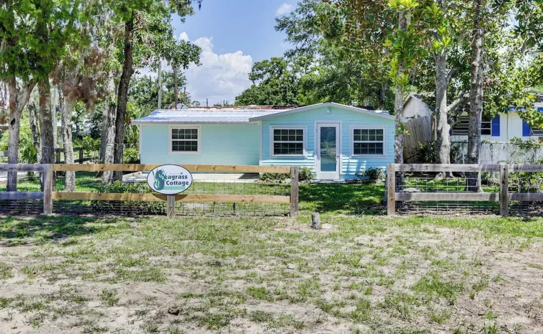 Walk to Pier & River: Dtwn Steinhatchee Escape!