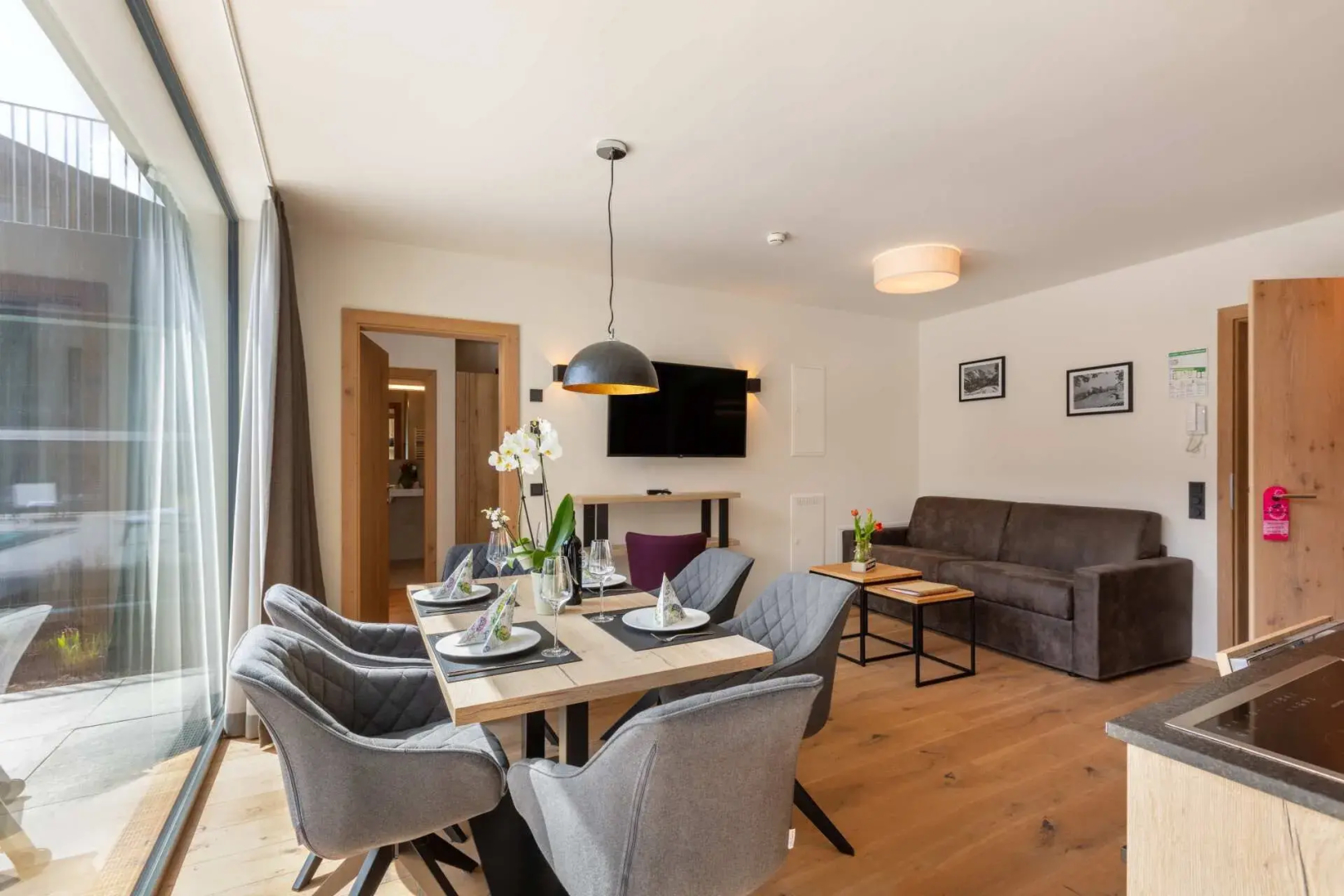 Emma Deluxe Aparthotel