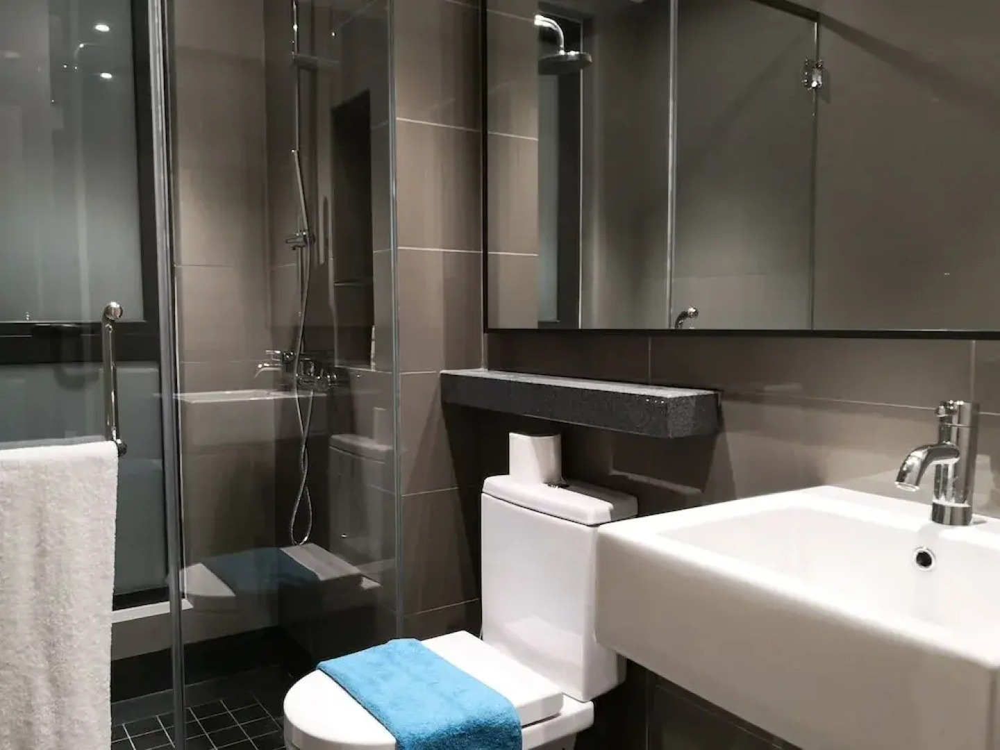 MU Vista – 360 Skypool Superior Suite