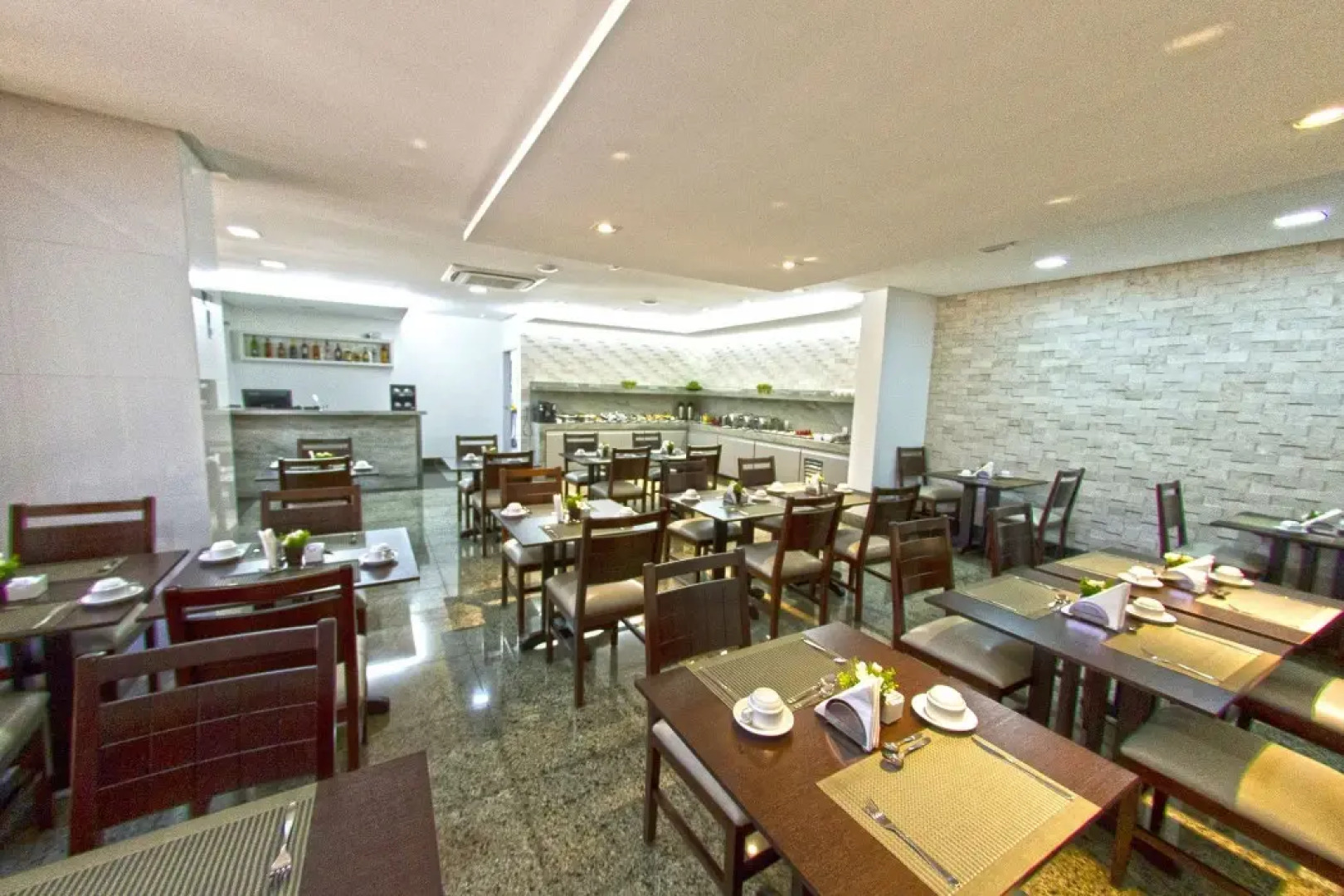 Plaza Inn Breeze Aeroporto