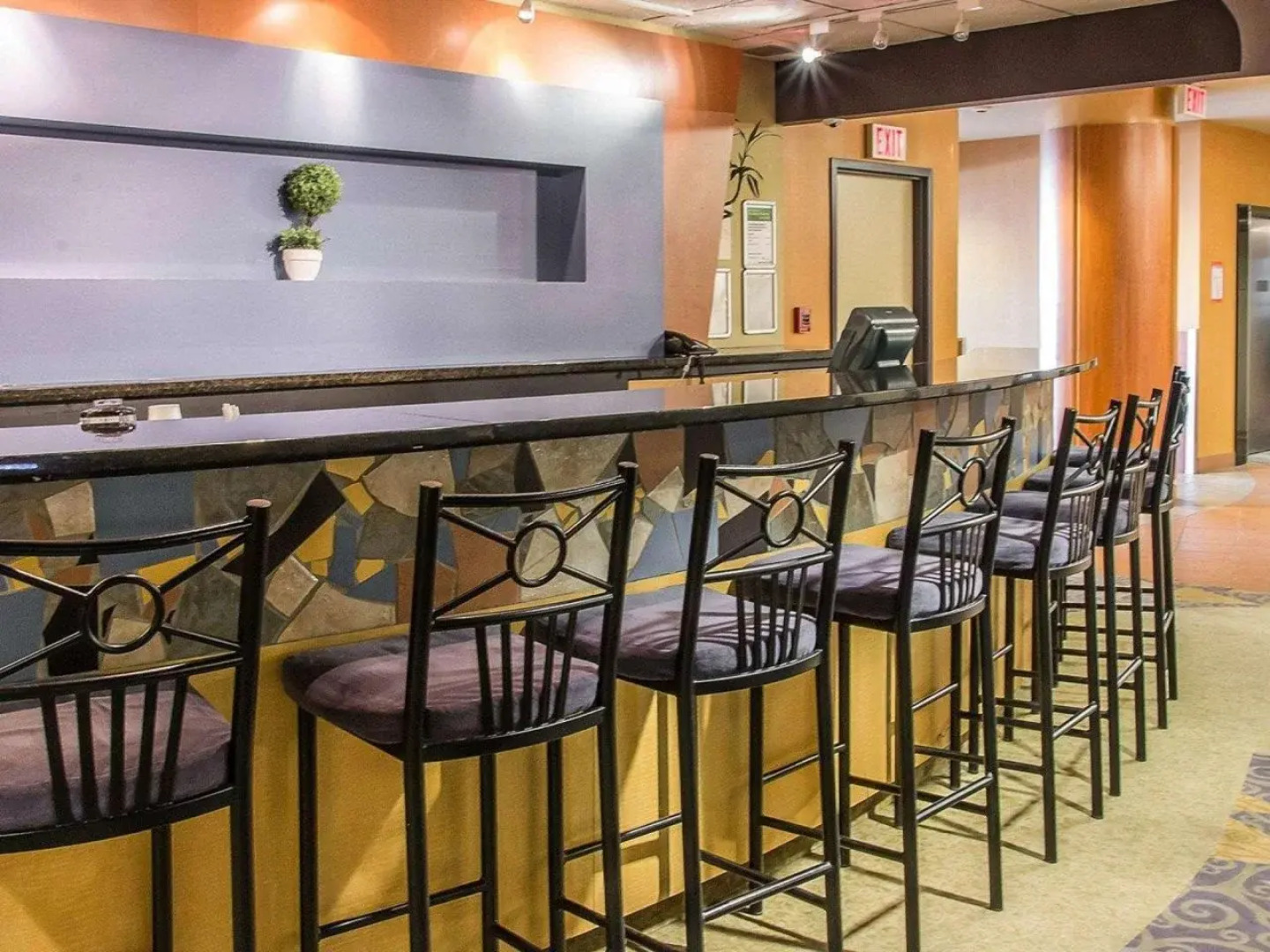 Clarion Hotel & Suites