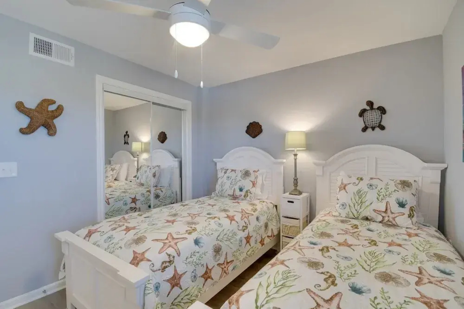 Gulf Shores Condo: Covered Balcony & Beach Access