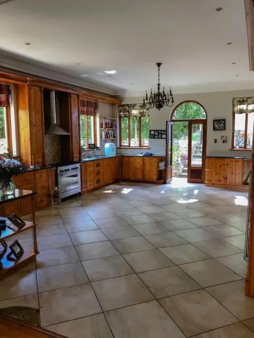 Secret Palace - Large 5 bedroom Family Home