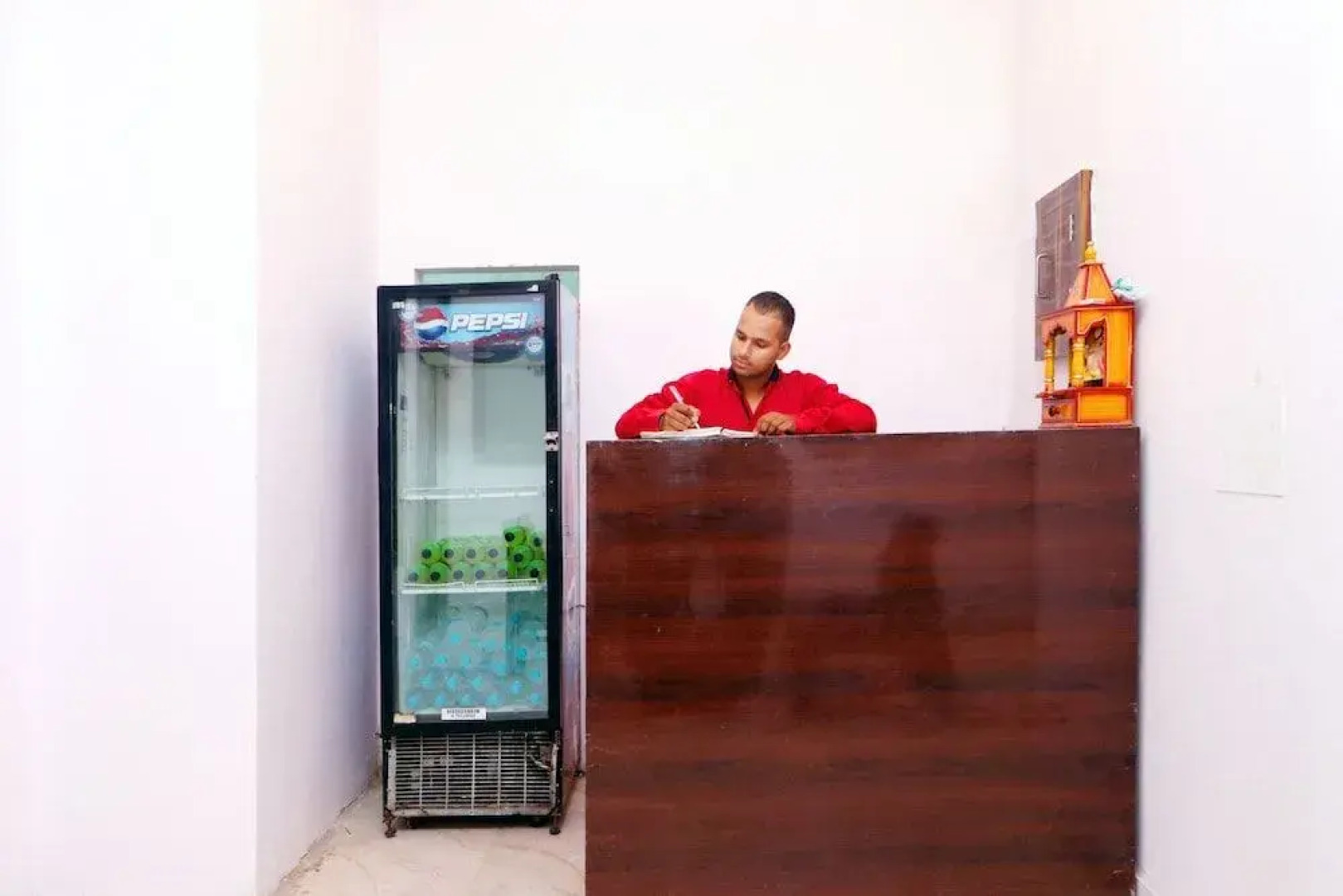 Oyo 43845 Hotel Red Velvet Inn