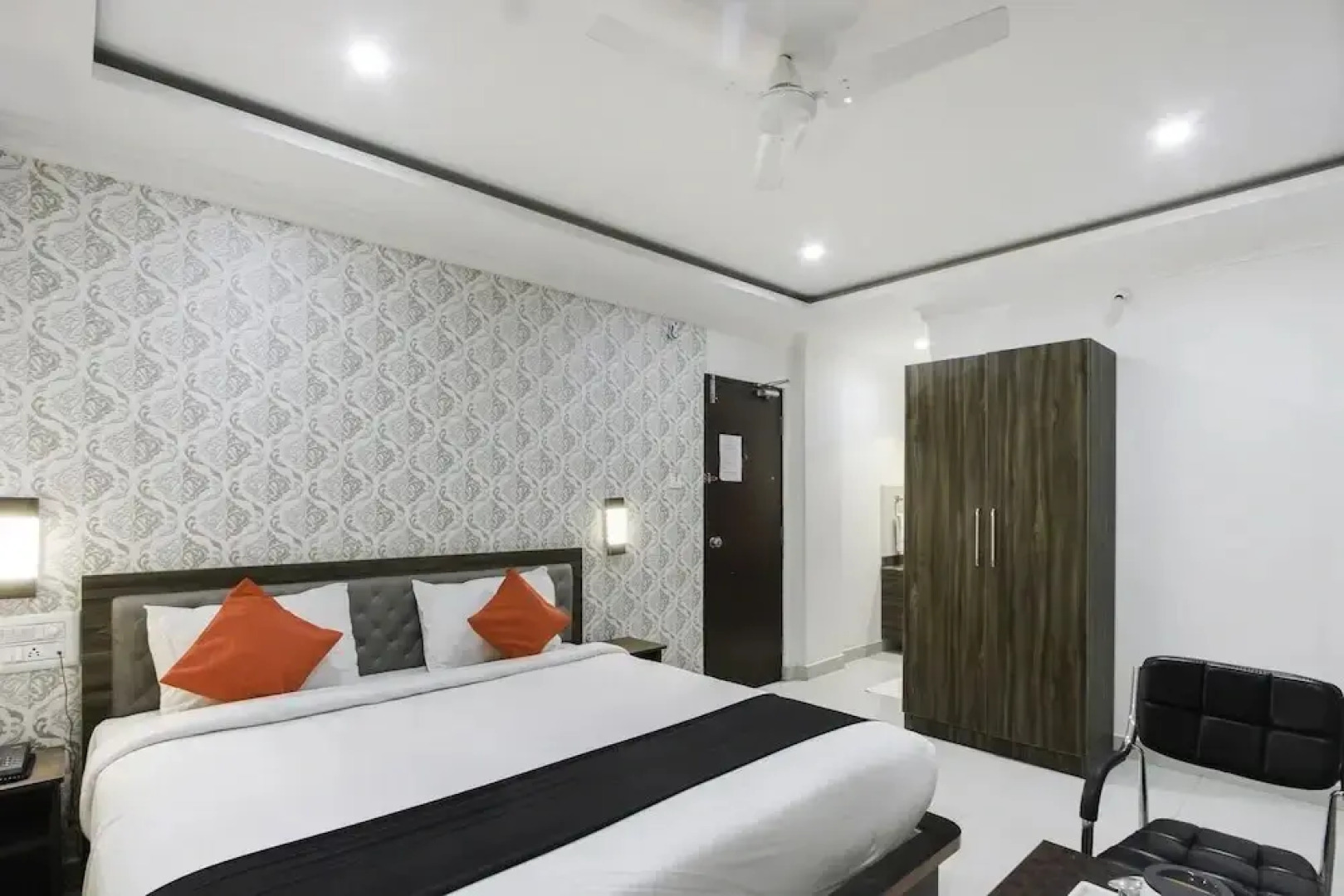 Rich Fort By OYO Rooms
