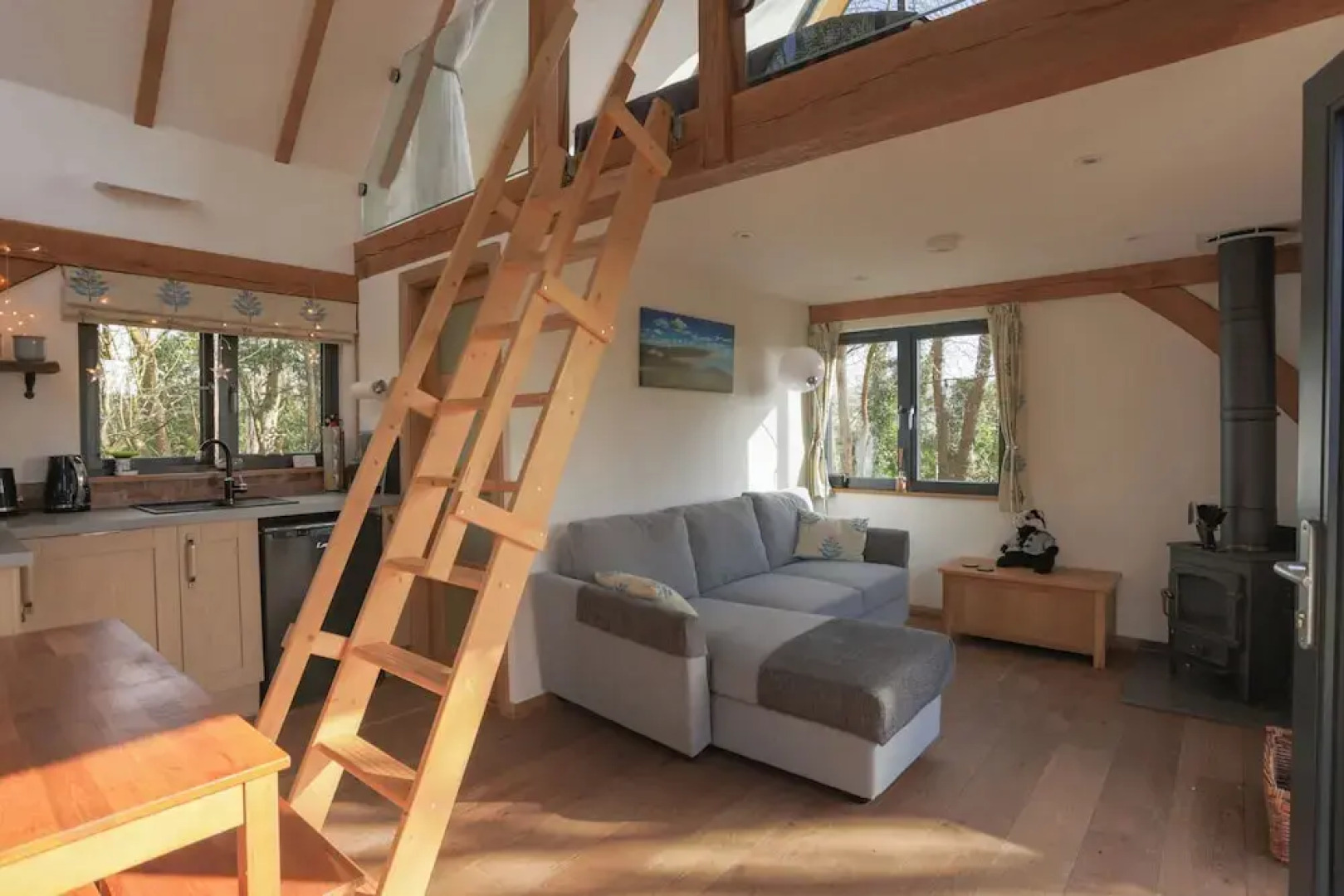 Woodland Cabin Retreat in Alfriston - hot tub