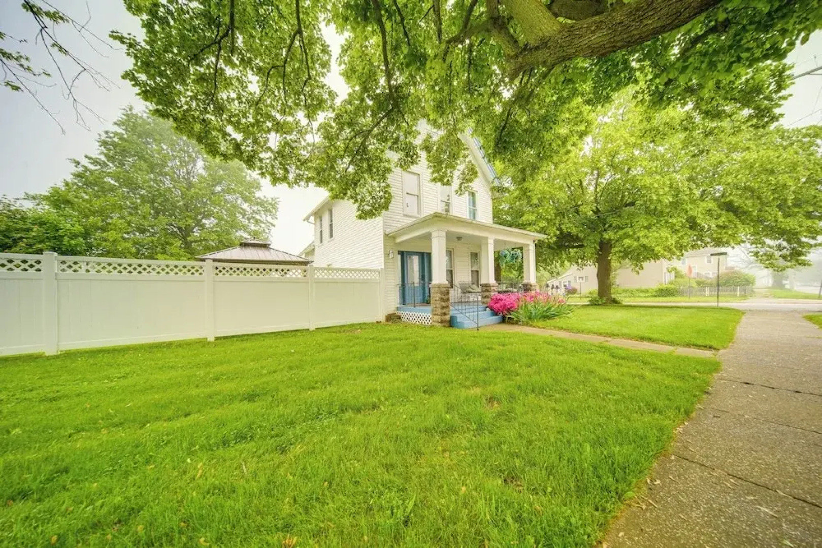 1 Block to Bridge Street: Lake Erie Vacation Home!