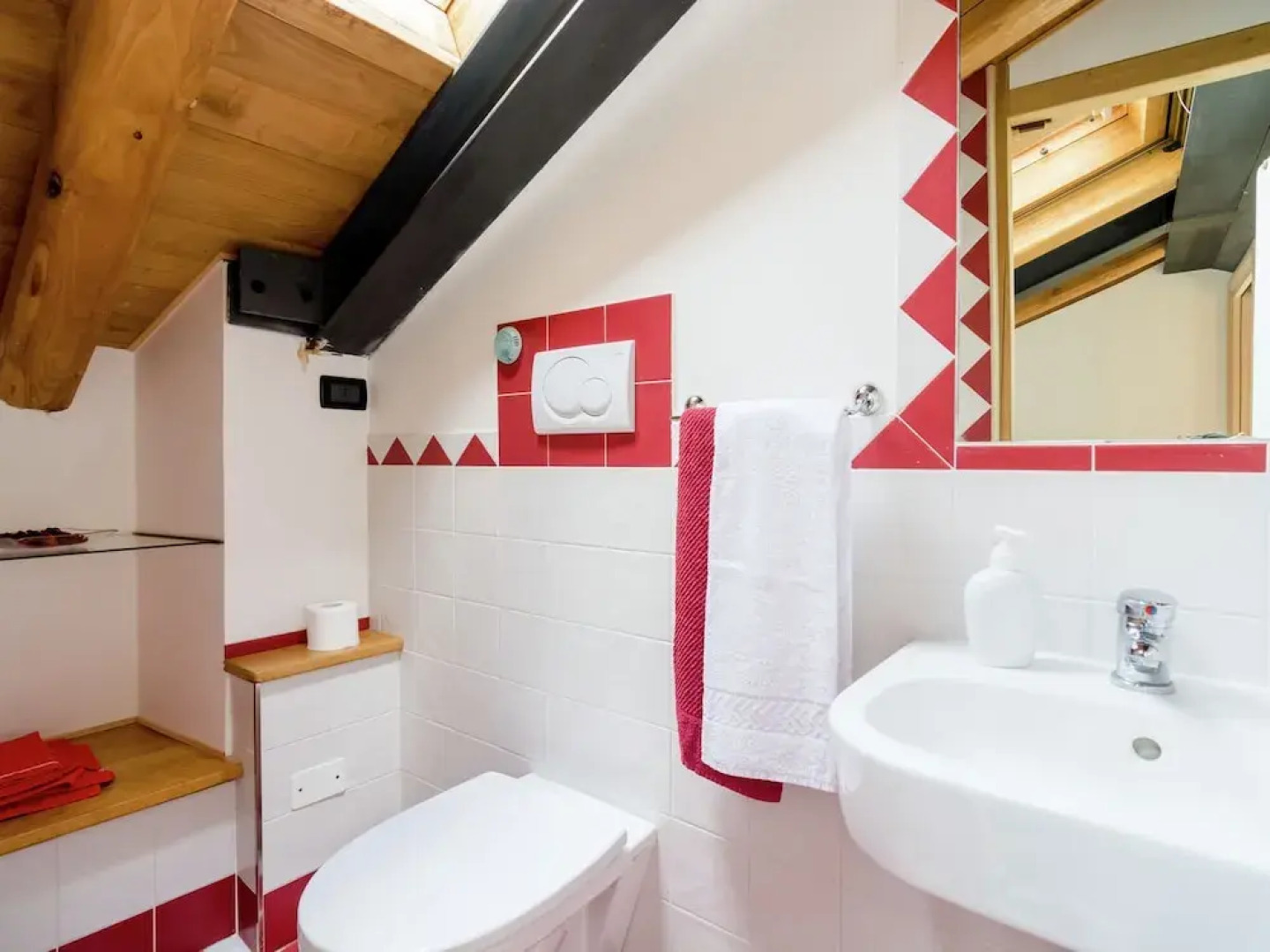 Adorable Apartment in Miane by the Lake