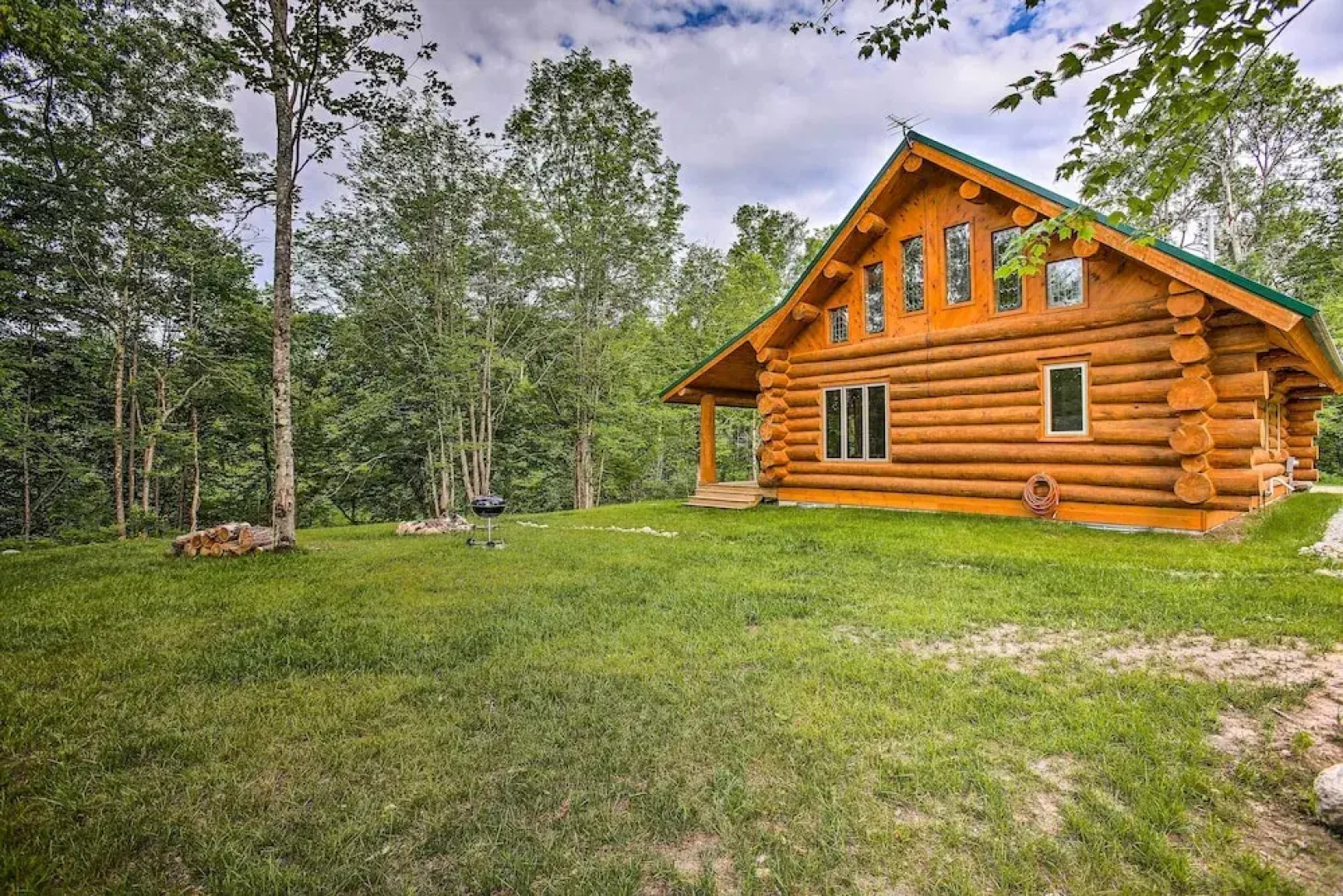 Custom Log Cabin w/ Deck & 45 Acres By Pine River!