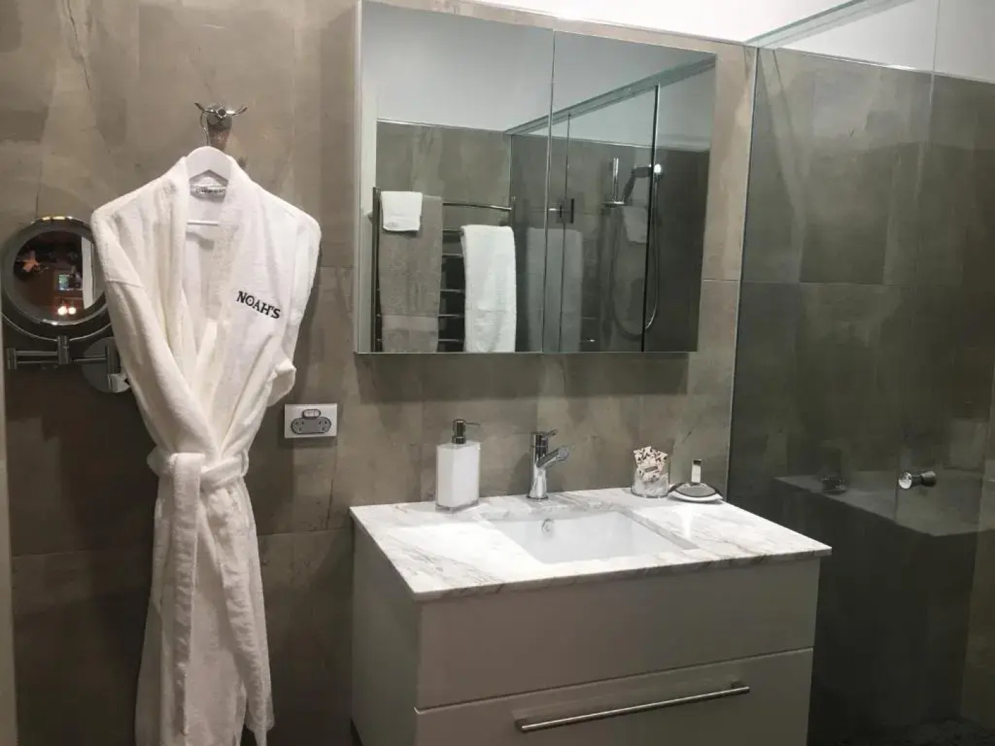 Noah's Stanley Luxury Bed and Breakfast