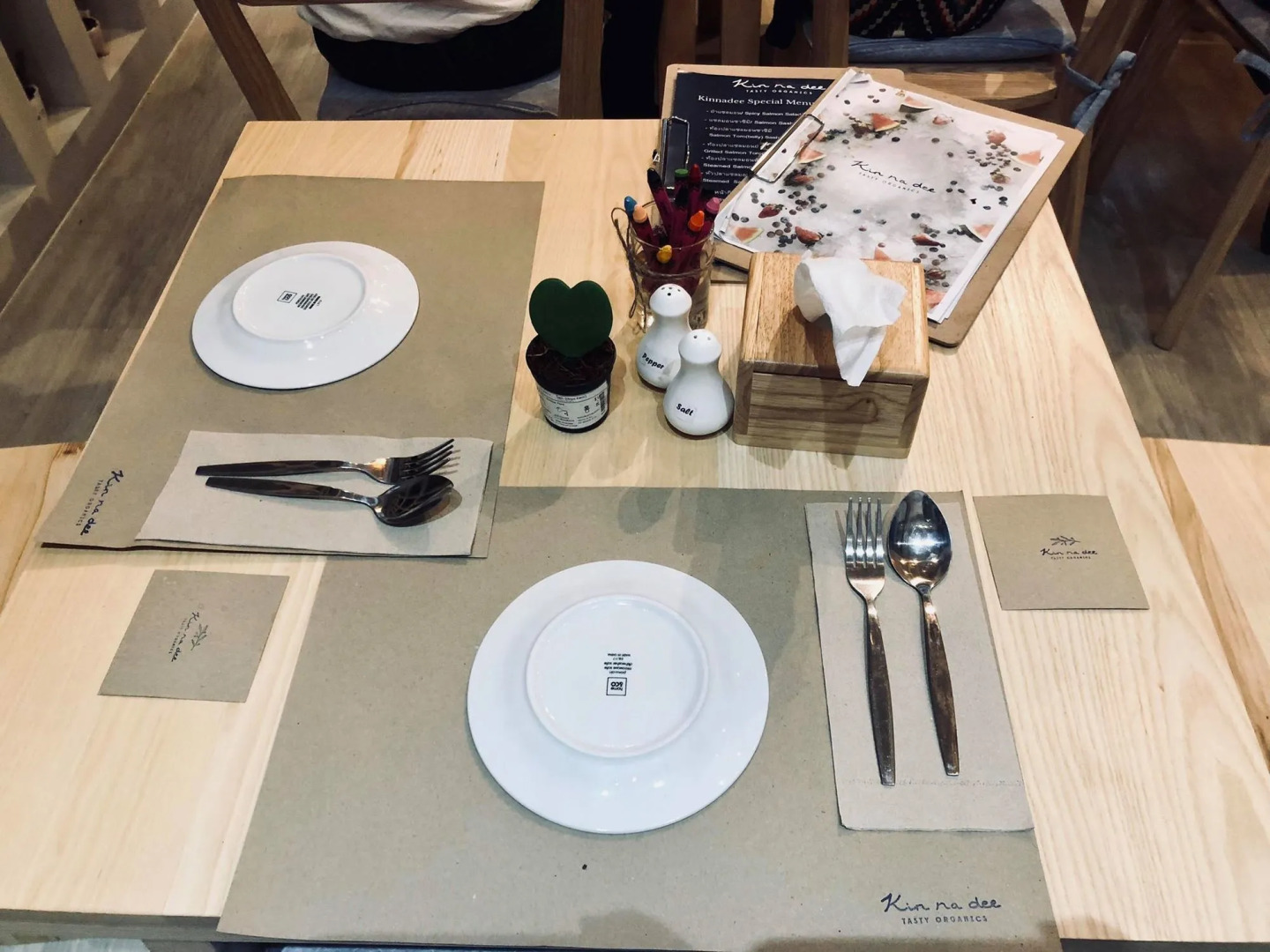 Kinnon Deluxe Hostel Coworking Cafe