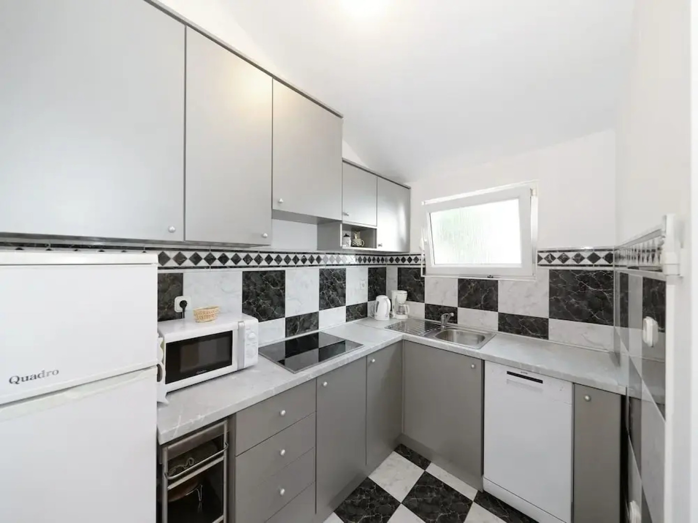 Dajana-with Pool and sea View