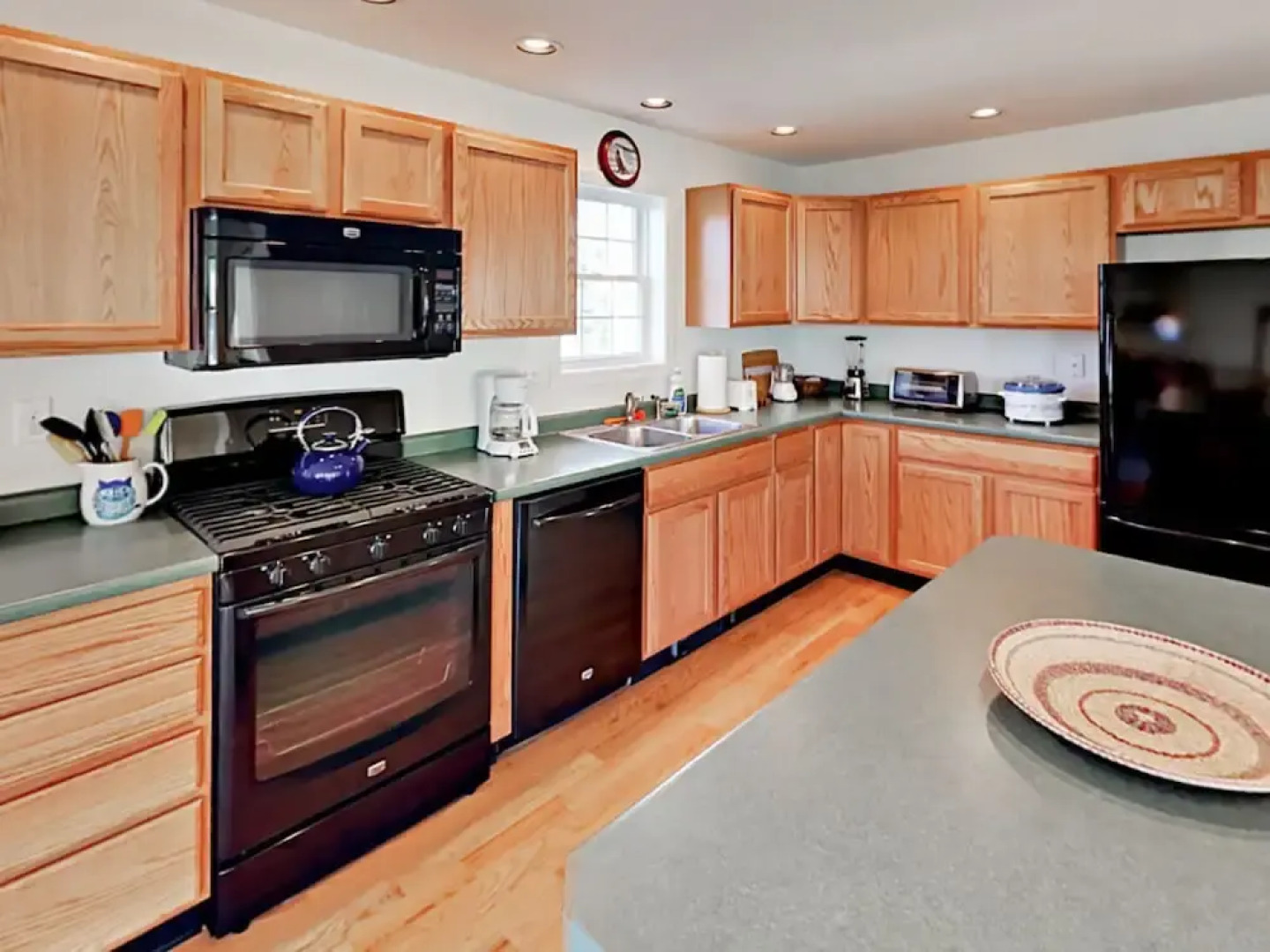 79 Middle Rd Home 3 Bedrooms 2.5 Bathrooms Home