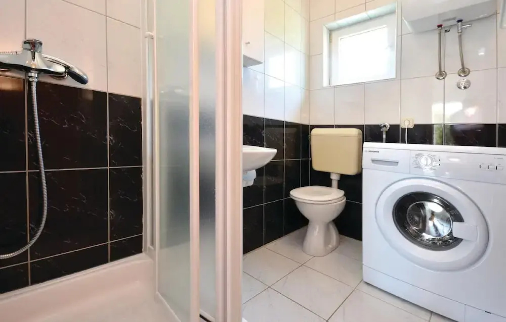 Nice Home in Zastrazisce With 3 Bedrooms and Wifi