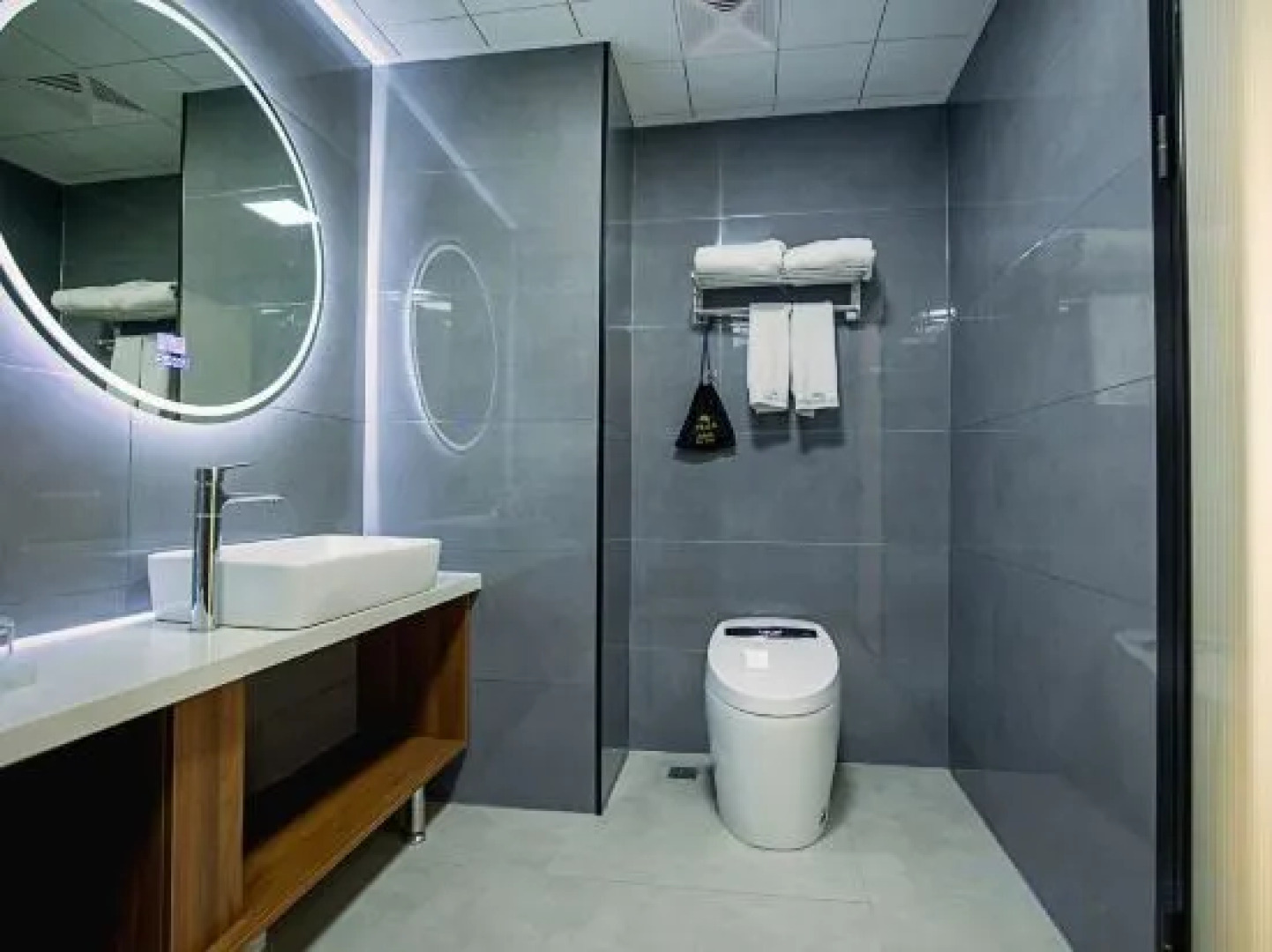 Grand View Pearl Hotel