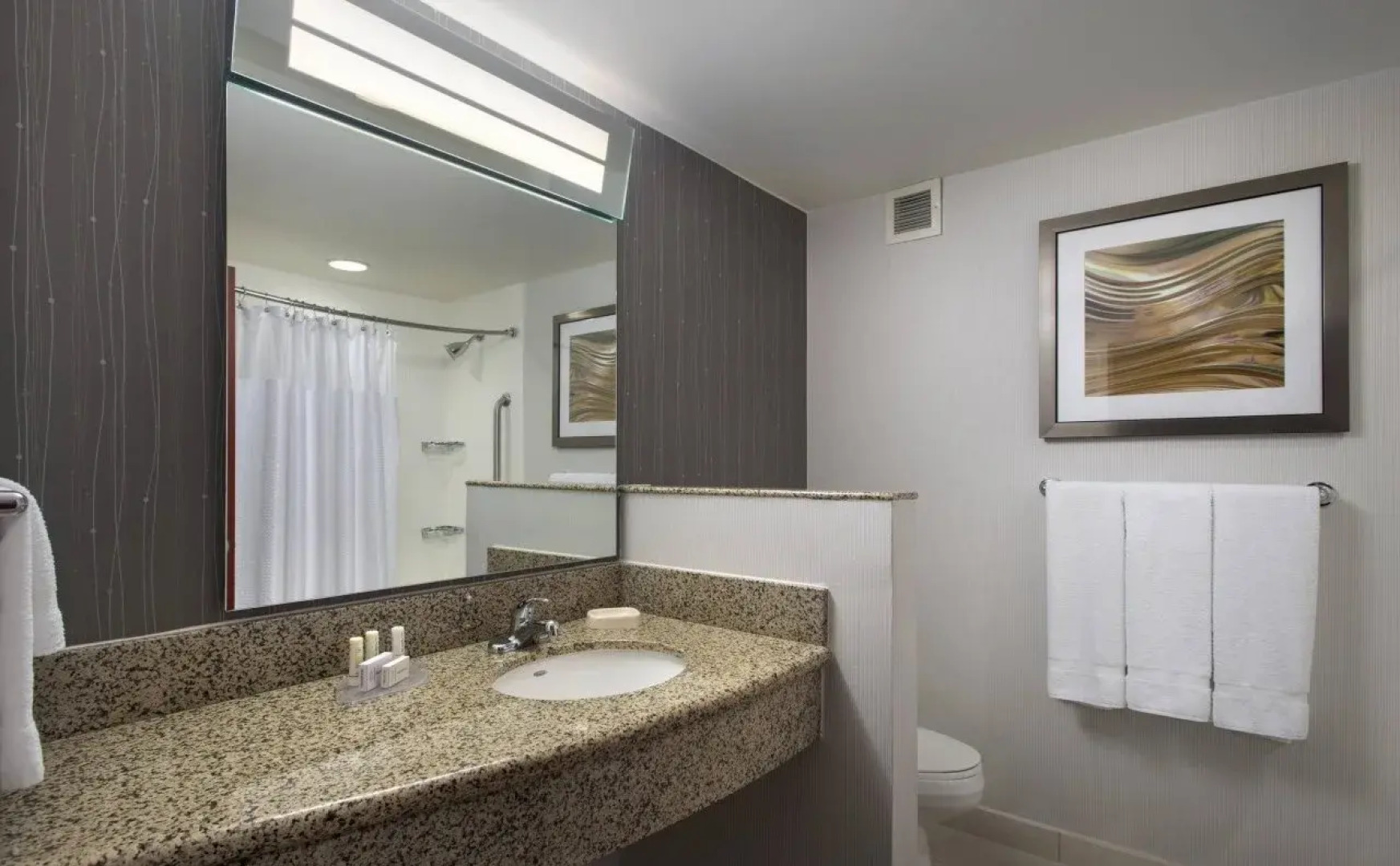 Courtyard by Marriott Republic Aprt Long Island/Farmingdale