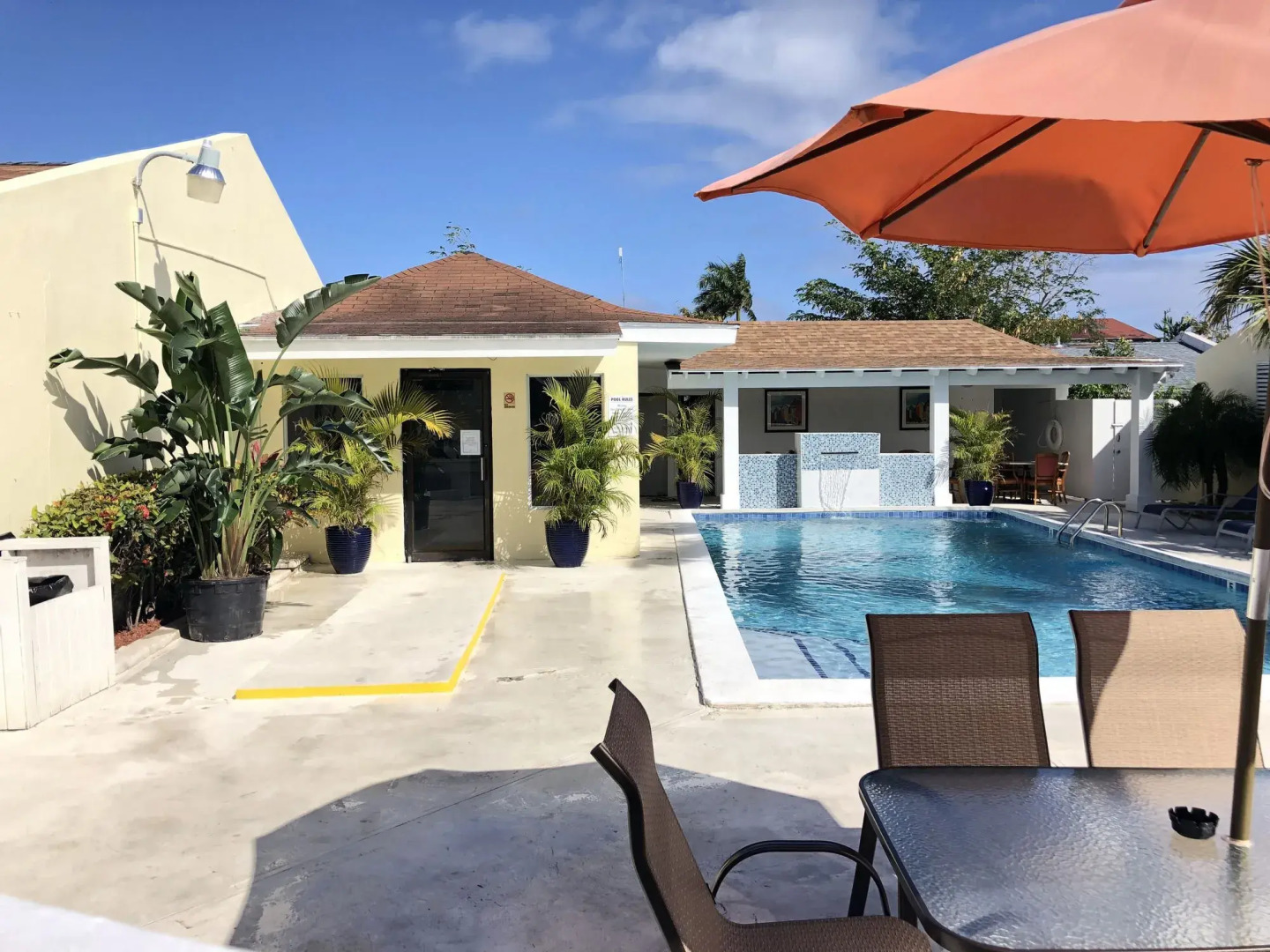 The Colony Club Inn & Suites