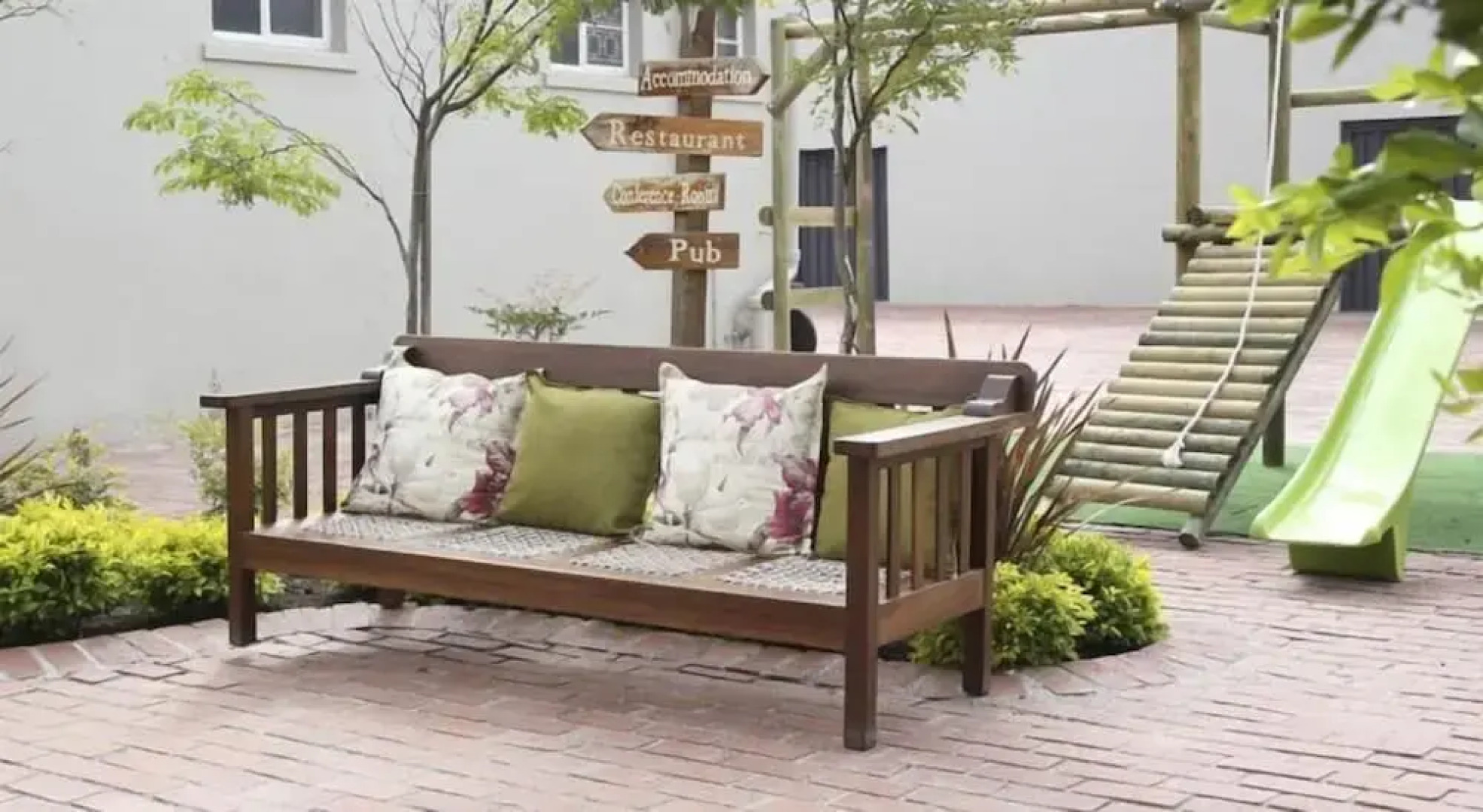 The Hamlet Country Lodge