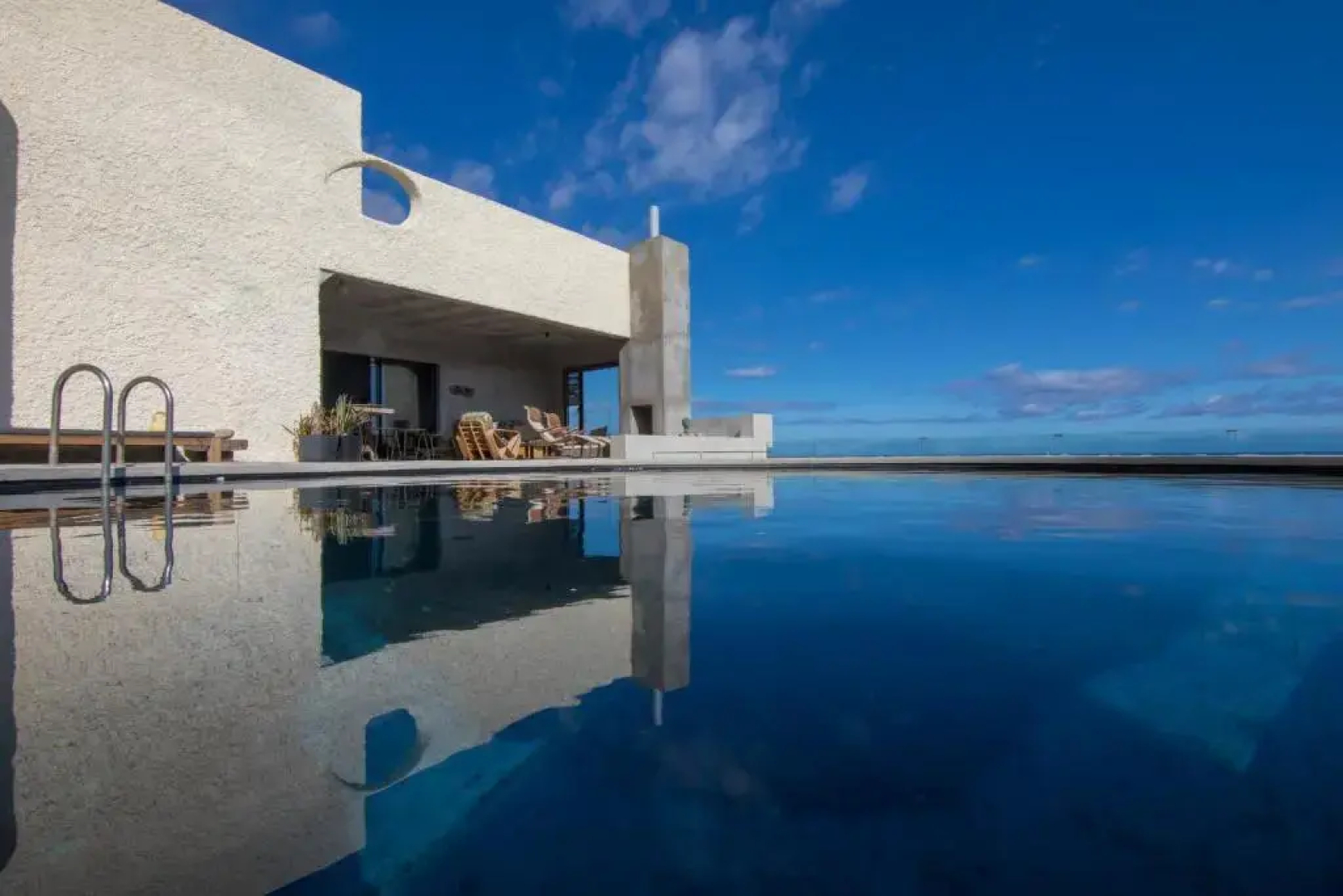 Exclusive Design Villa : 1080 m2, oceanfront, 2 swimming pools.
